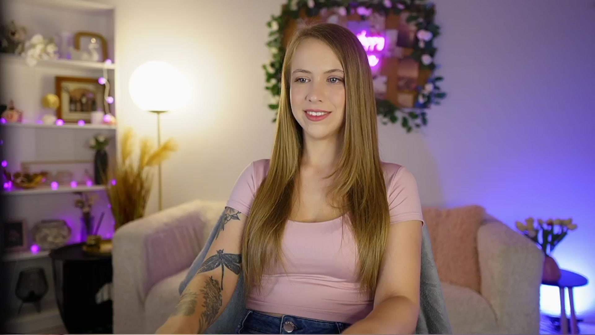 Gallery image thumbnail from Cindy_Grey's myfreecams stream on, 08/28/2025, 20:55 image 2 of 20