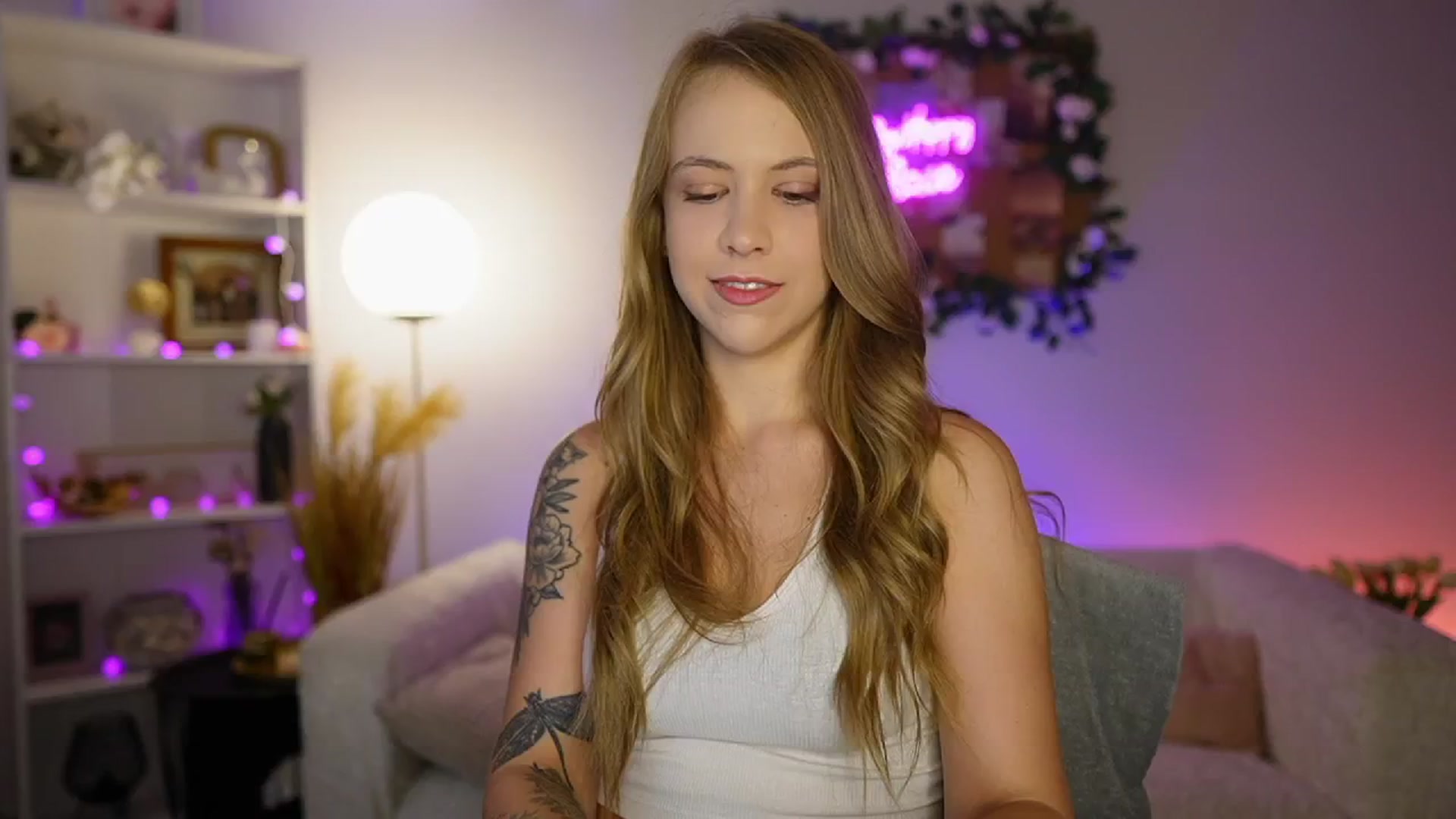 Gallery image thumbnail from Cindy_Grey's myfreecams stream on, 08/30/2025, 19:01 image 2 of 20