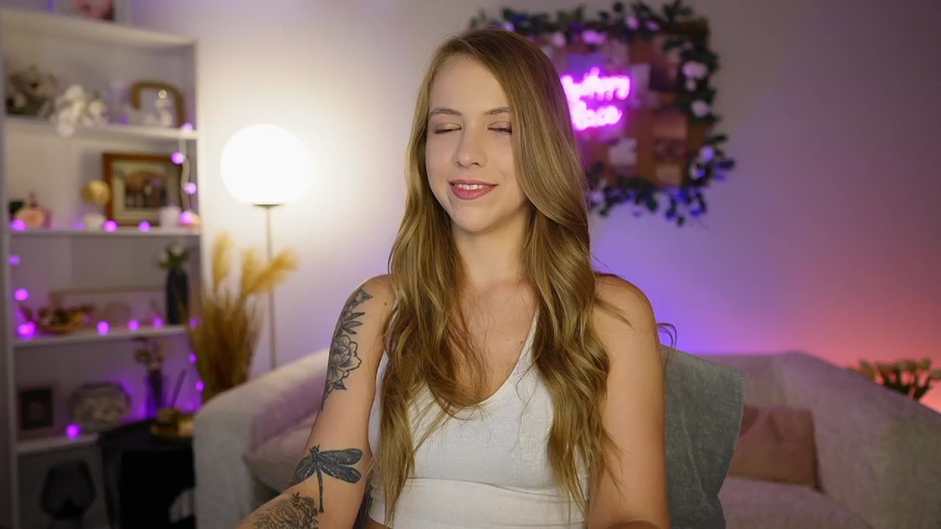 Gallery image thumbnail from Cindy_Grey's myfreecams stream on, 08/30/2025, 19:01 image 3 of 20