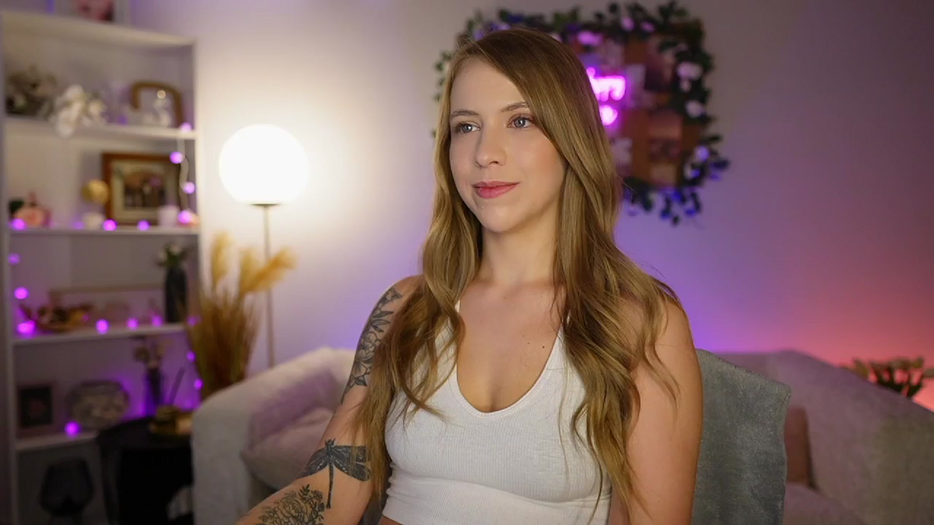 Gallery image thumbnail from Cindy_Grey's myfreecams stream on, 08/30/2025, 20:29 image 19 of 20