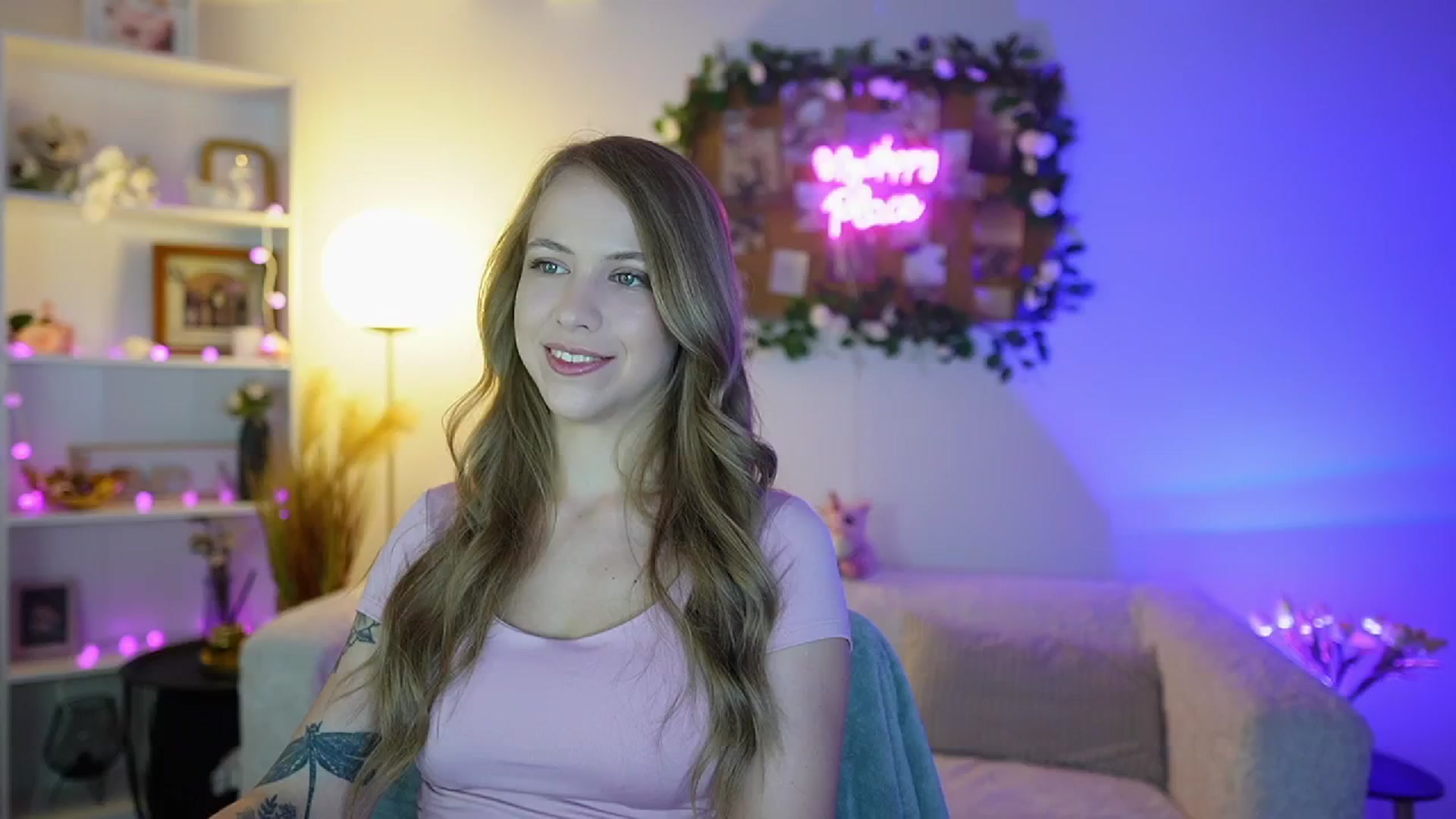Gallery image thumbnail from Cindy_Grey's myfreecams stream on, 09/02/2025, 19:26 image 17 of 20