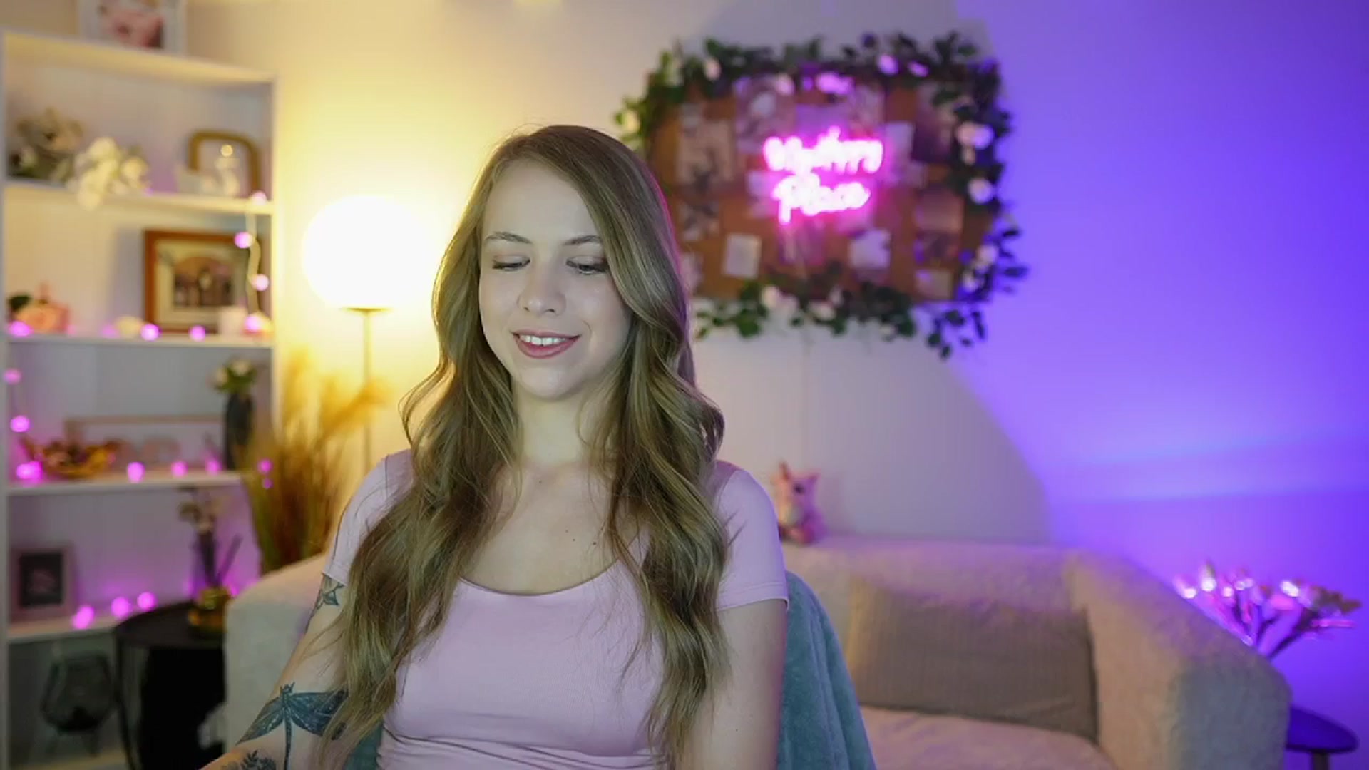 Gallery image thumbnail from Cindy_Grey's myfreecams stream on, 09/02/2025, 19:26 image 16 of 20