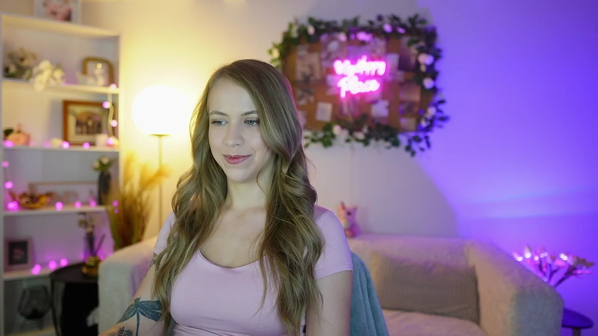 Gallery image thumbnail from Cindy_Grey's myfreecams stream on, 09/02/2025, 20:39 image 4 of 20