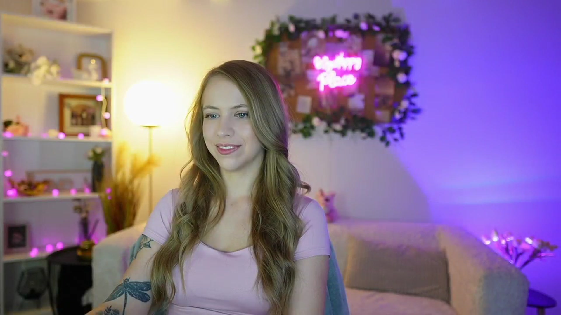 Gallery image thumbnail from Cindy_Grey's myfreecams stream on, 09/02/2025, 21:44 image 18 of 20
