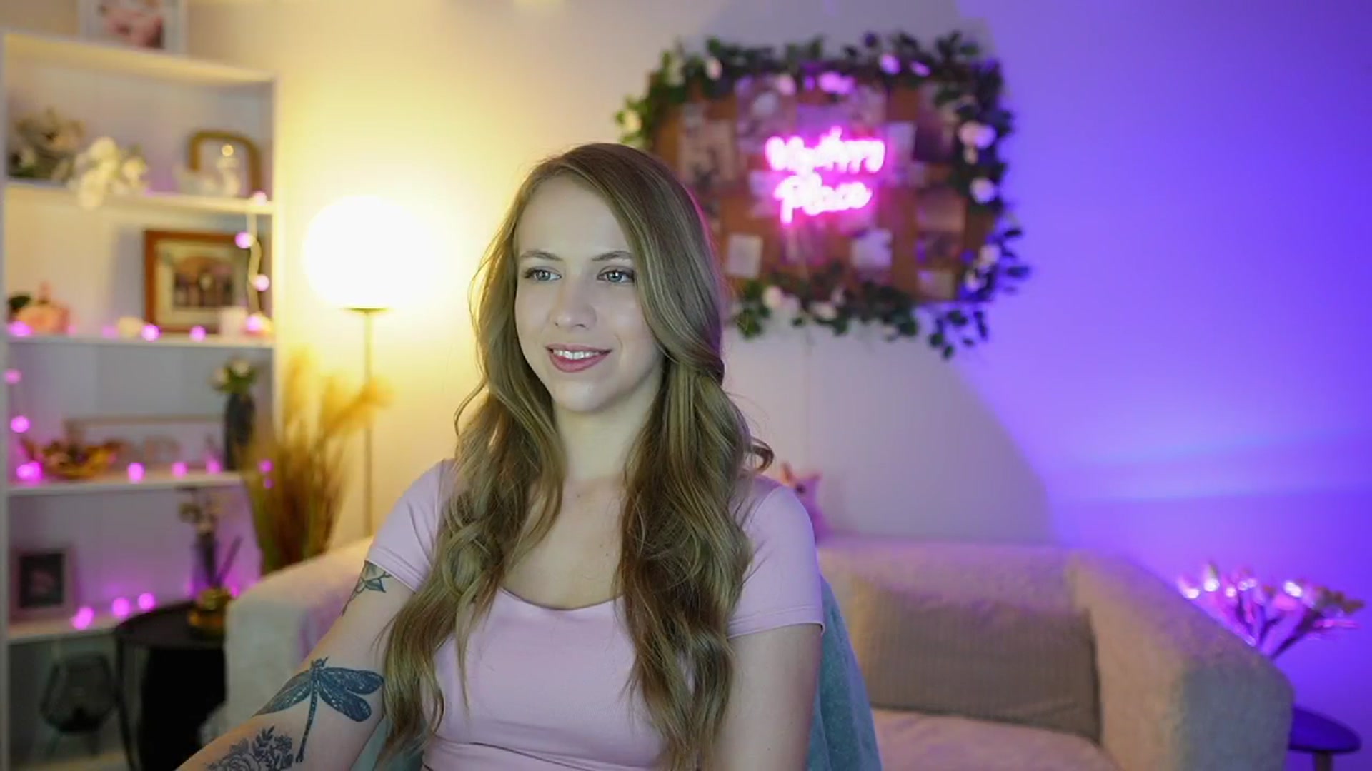 Gallery image thumbnail from Cindy_Grey's myfreecams stream on, 09/02/2025, 21:44 image 16 of 20