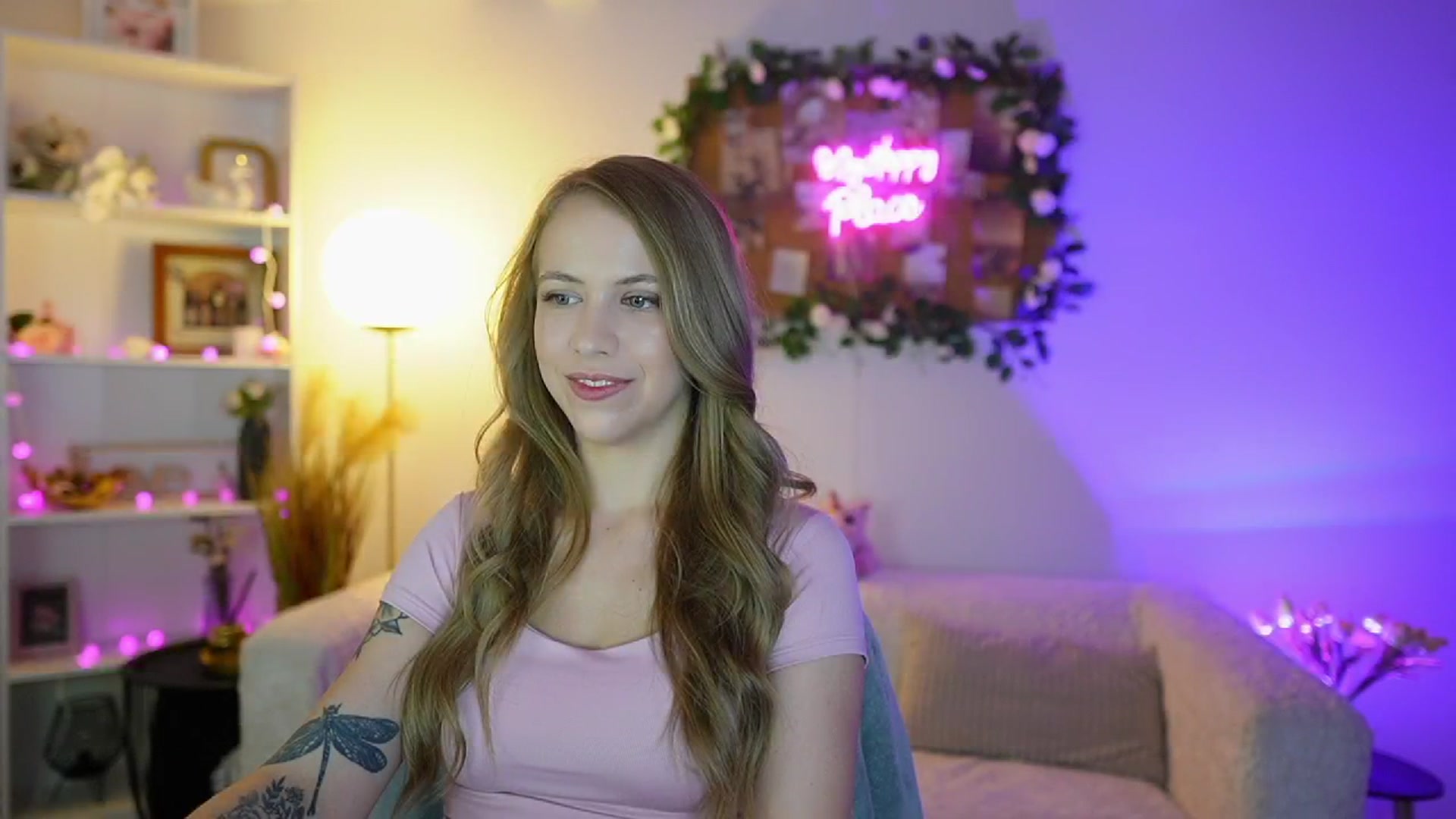 Gallery image thumbnail from Cindy_Grey's myfreecams stream on, 09/02/2025, 21:44 image 17 of 20