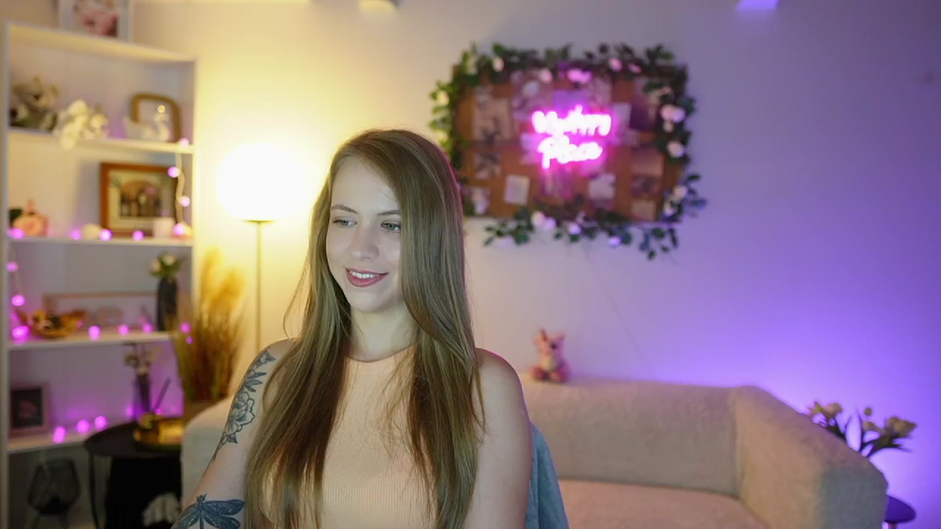 Gallery image thumbnail from Cindy_Grey's myfreecams stream on, 09/04/2025, 20:58 image 12 of 20