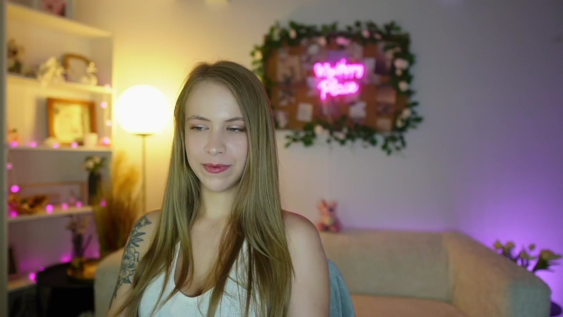 Gallery image thumbnail from Cindy_Grey's myfreecams stream on, 09/06/2025, 20:04 image 9 of 20