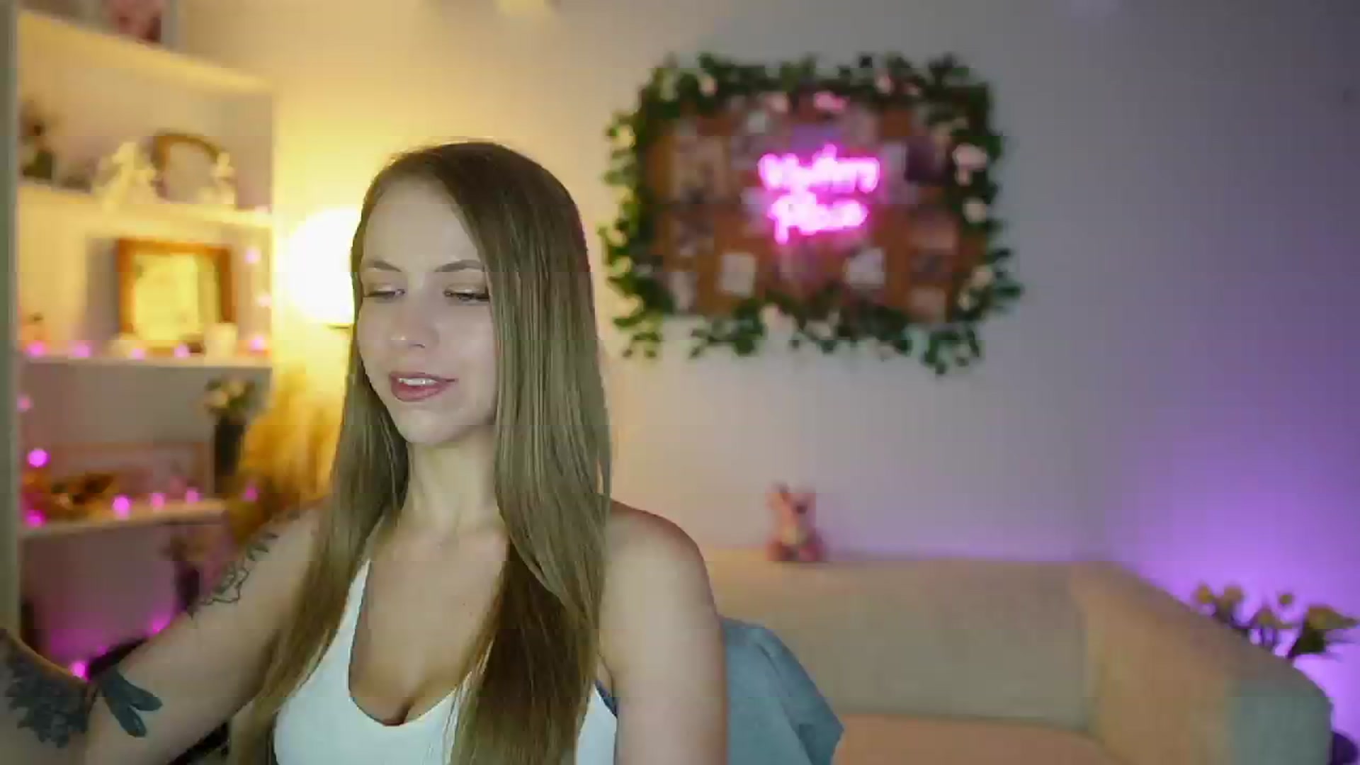 Gallery image thumbnail from Cindy_Grey's myfreecams stream on, 09/06/2025, 22:18 image 4 of 20