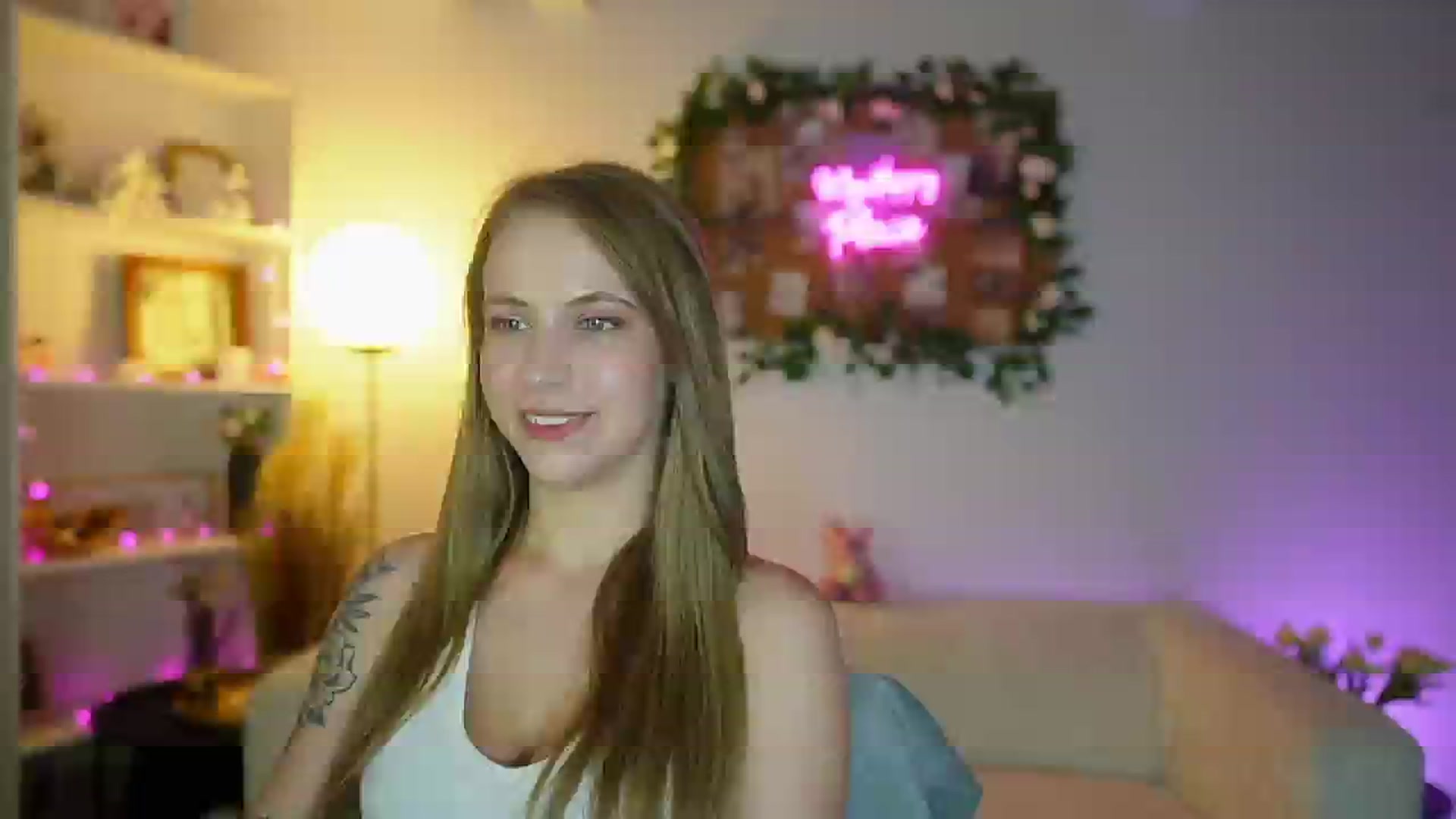 Gallery image thumbnail from Cindy_Grey's myfreecams stream on, 09/06/2025, 22:51 image 17 of 20