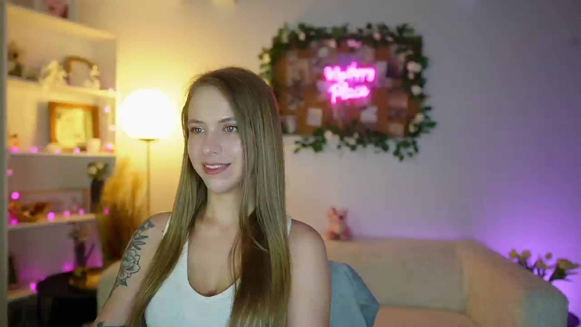 Gallery image thumbnail from Cindy_Grey's myfreecams stream on, 09/06/2025, 22:51 image 4 of 20