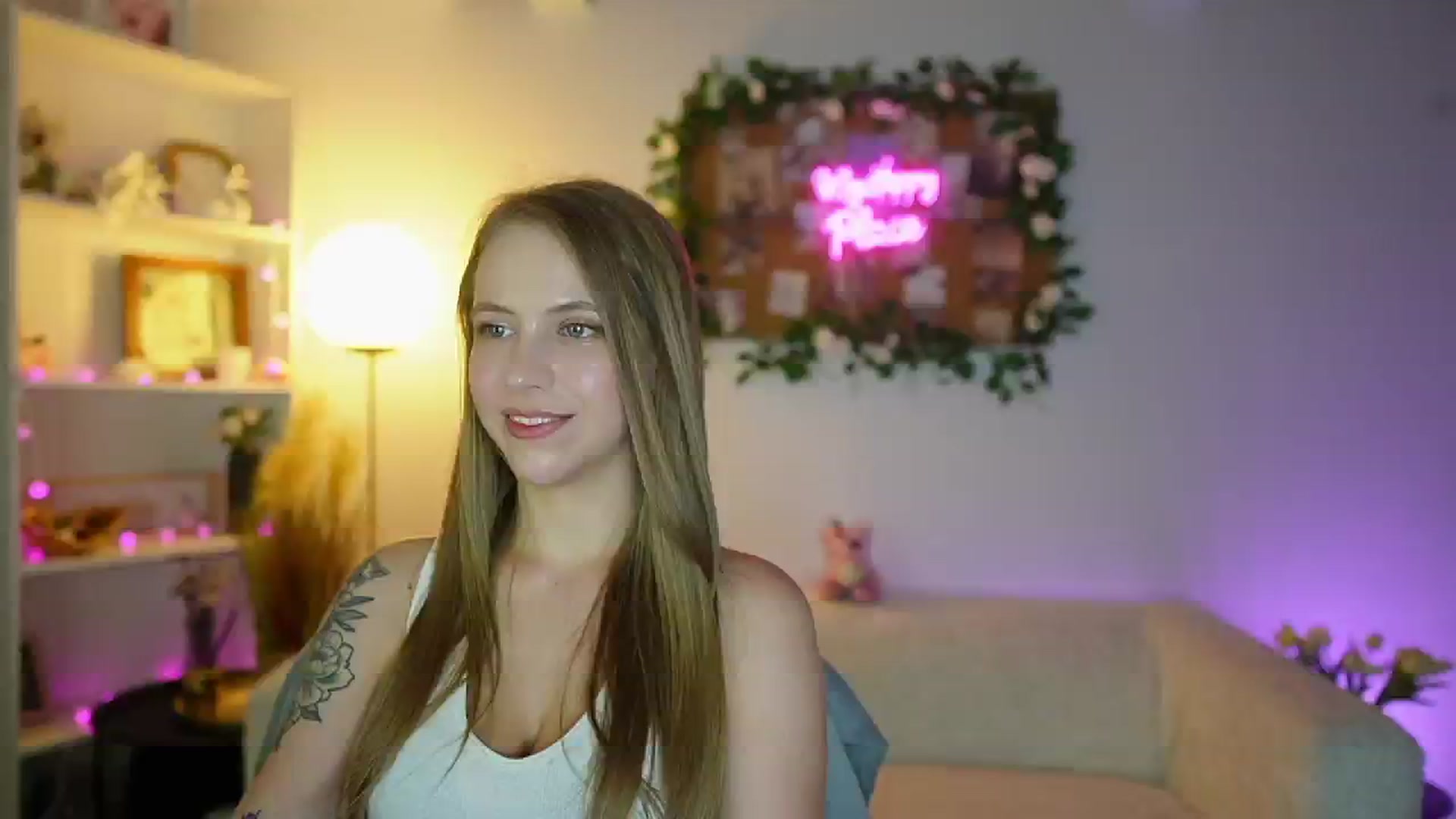 Gallery image thumbnail from Cindy_Grey's myfreecams stream on, 09/06/2025, 23:42 image 6 of 20