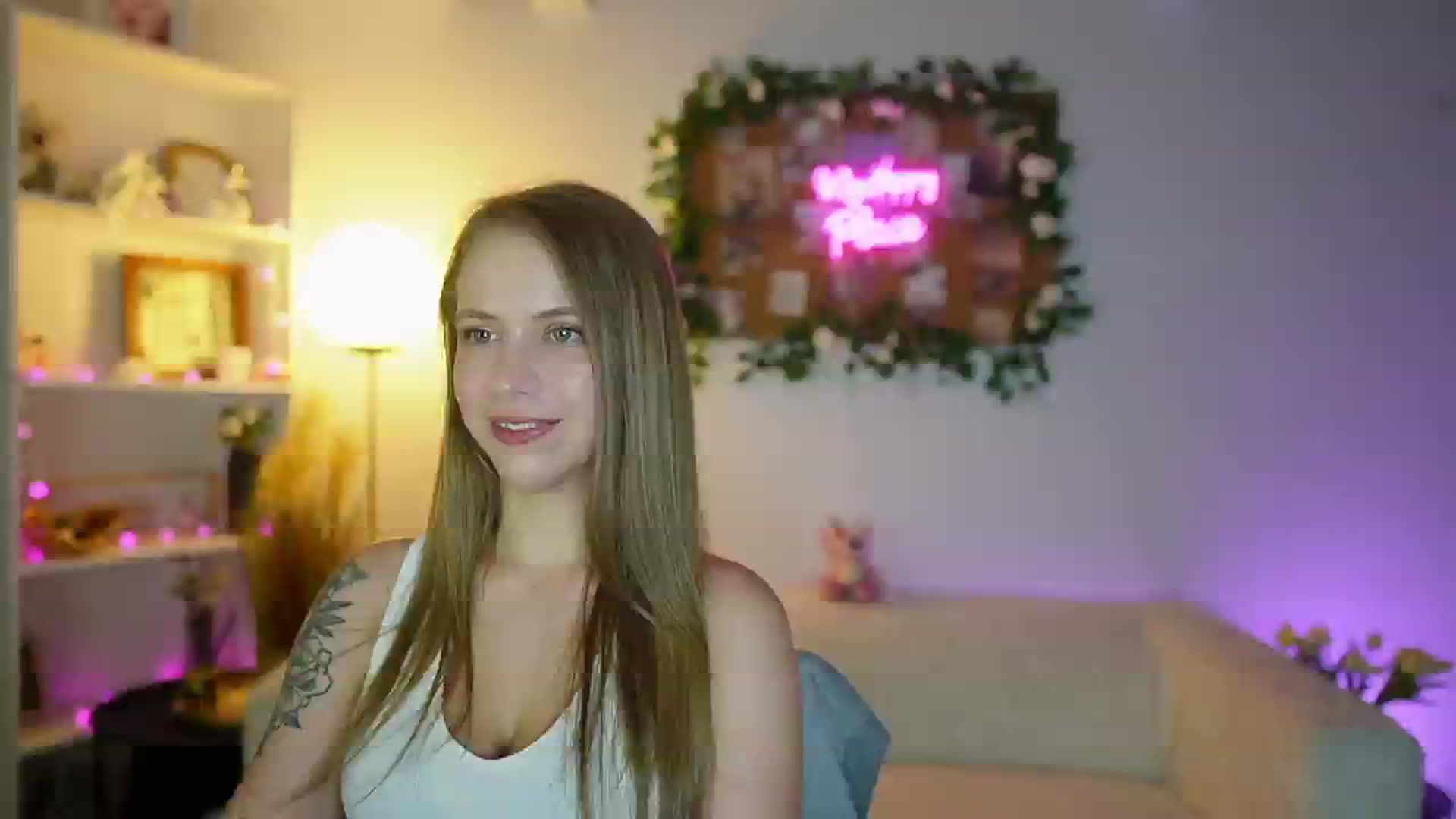 Gallery image thumbnail from Cindy_Grey's myfreecams stream on, 09/06/2025, 23:42 image 16 of 20