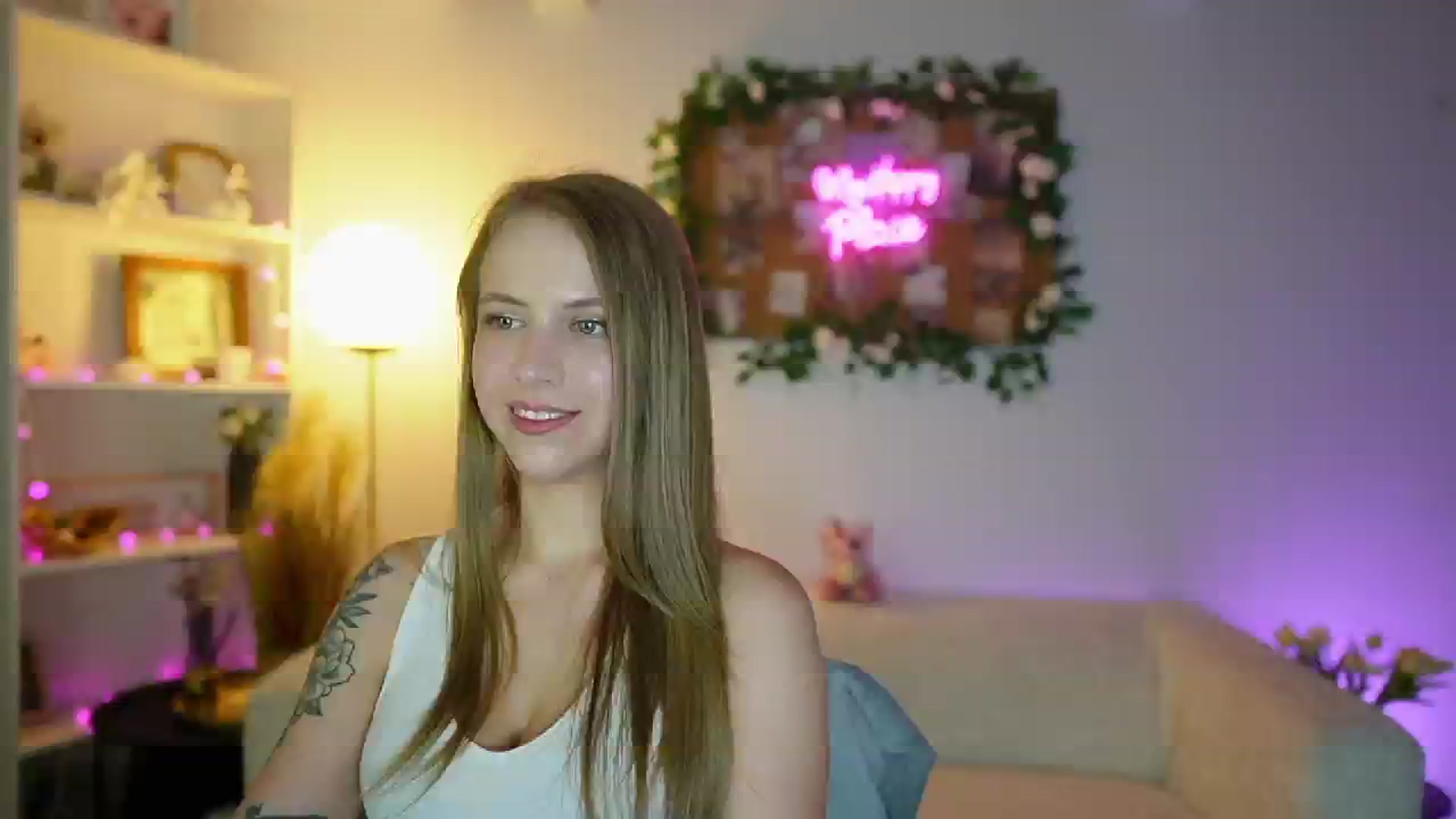Gallery image thumbnail from Cindy_Grey's myfreecams stream on, 09/06/2025, 23:42 image 13 of 20