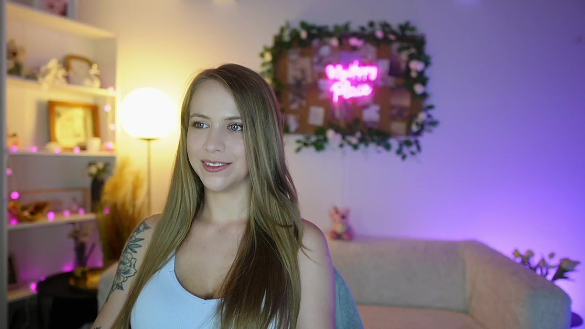 Gallery image thumbnail from Cindy_Grey's myfreecams stream on, 09/07/2025, 20:22 image 13 of 20