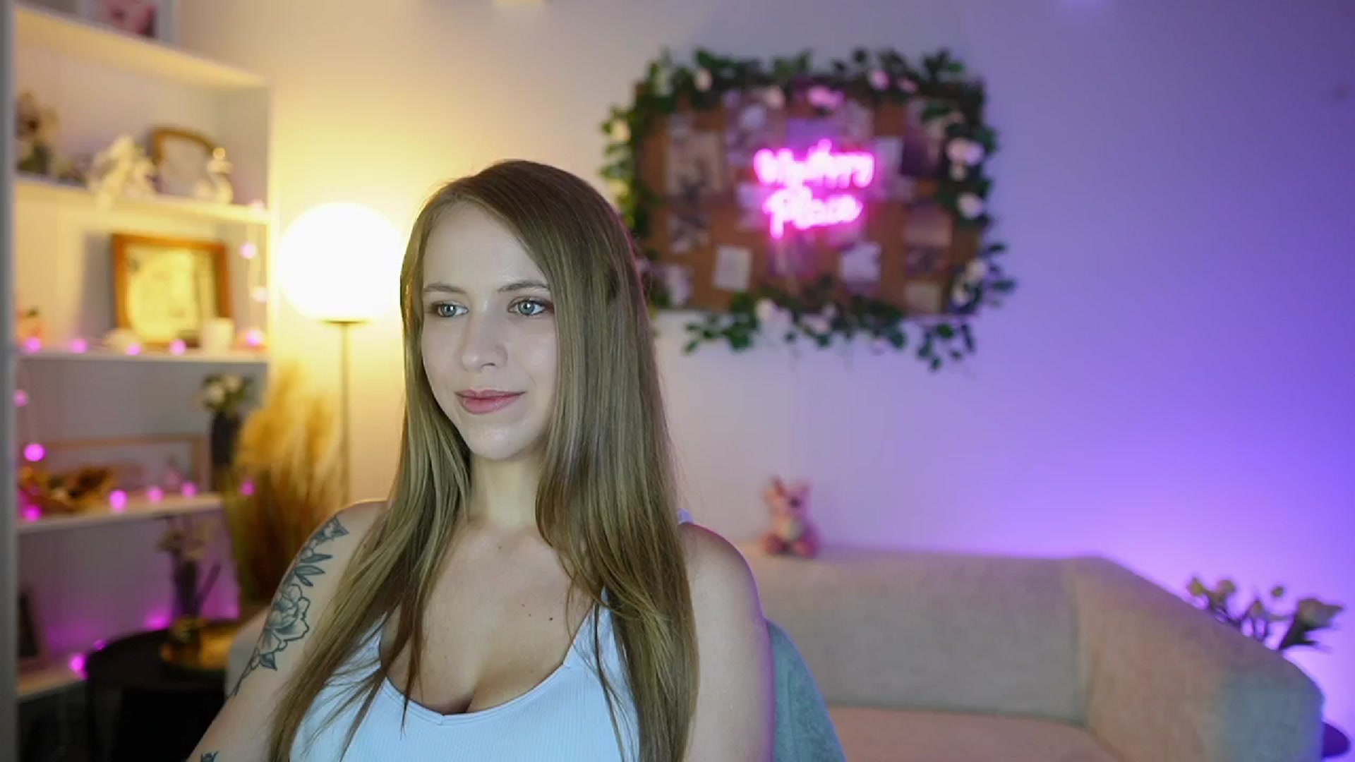 Gallery image thumbnail from Cindy_Grey's myfreecams stream on, 09/07/2025, 20:22 image 7 of 20