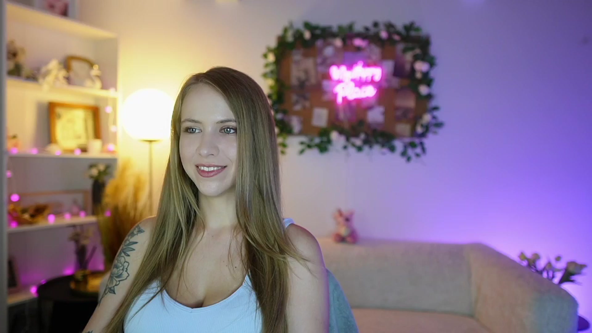 Gallery image thumbnail from Cindy_Grey's myfreecams stream on, 09/07/2025, 20:22 image 3 of 20