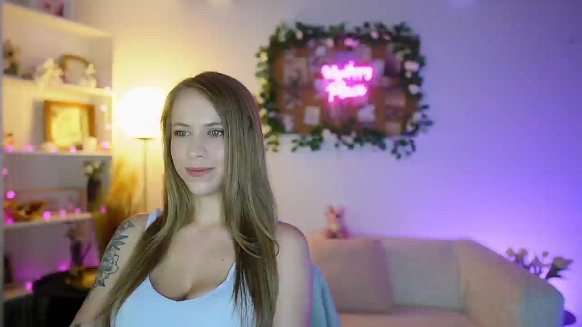 Gallery image thumbnail from Cindy_Grey's myfreecams stream on, 09/07/2025, 22:31 image 14 of 20