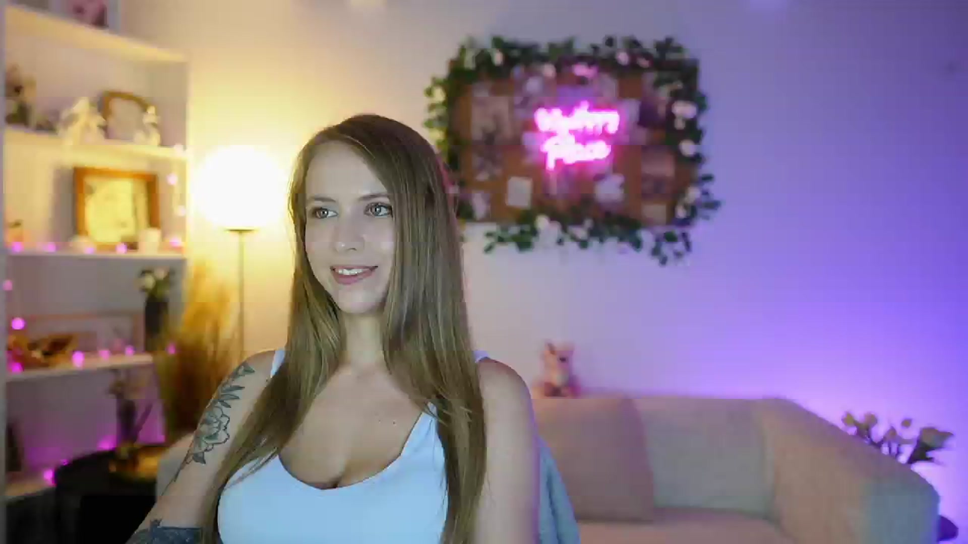 Gallery image thumbnail from Cindy_Grey's myfreecams stream on, 09/07/2025, 22:31 image 16 of 20