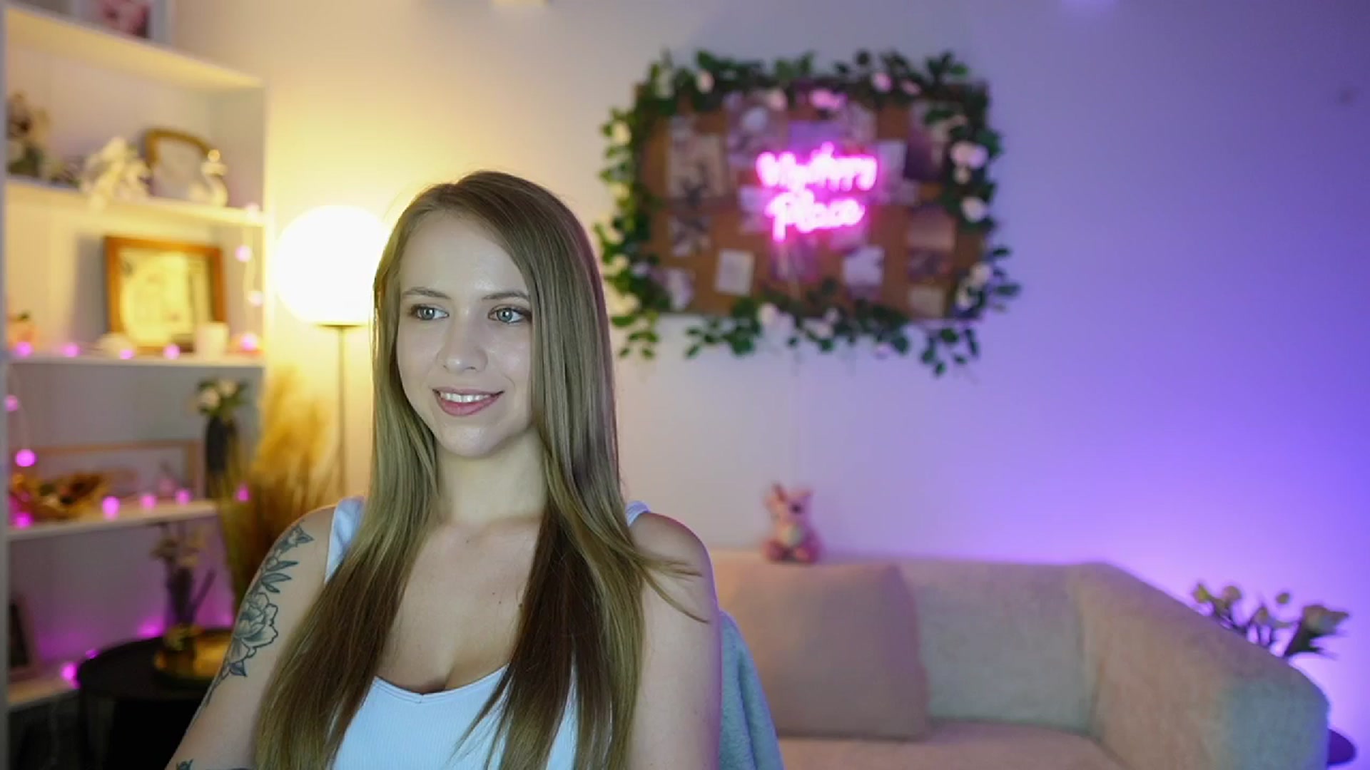 Gallery image thumbnail from Cindy_Grey's myfreecams stream on, 09/07/2025, 22:55 image 5 of 20