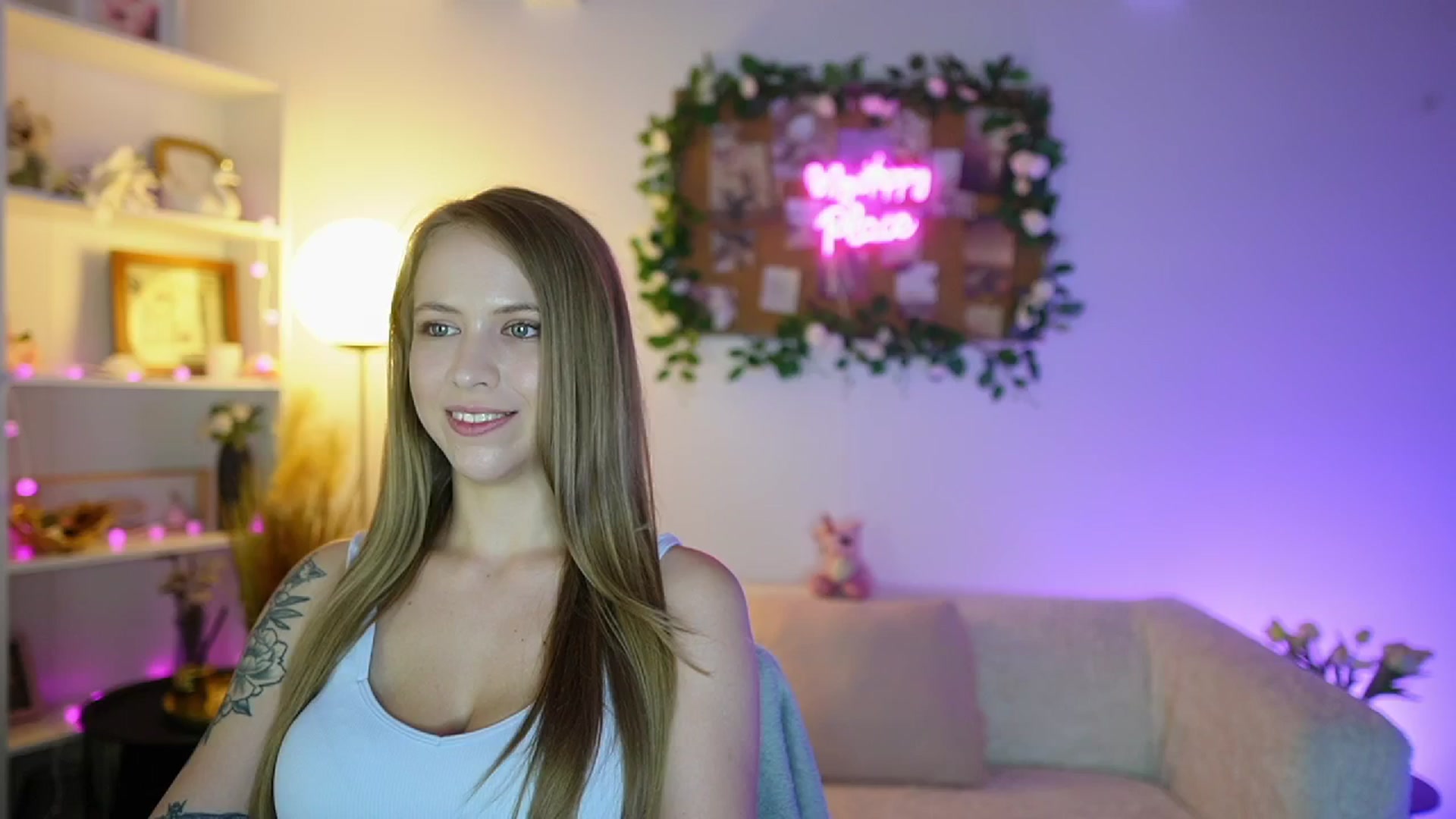 Gallery image thumbnail from Cindy_Grey's myfreecams stream on, 09/07/2025, 22:55 image 7 of 20