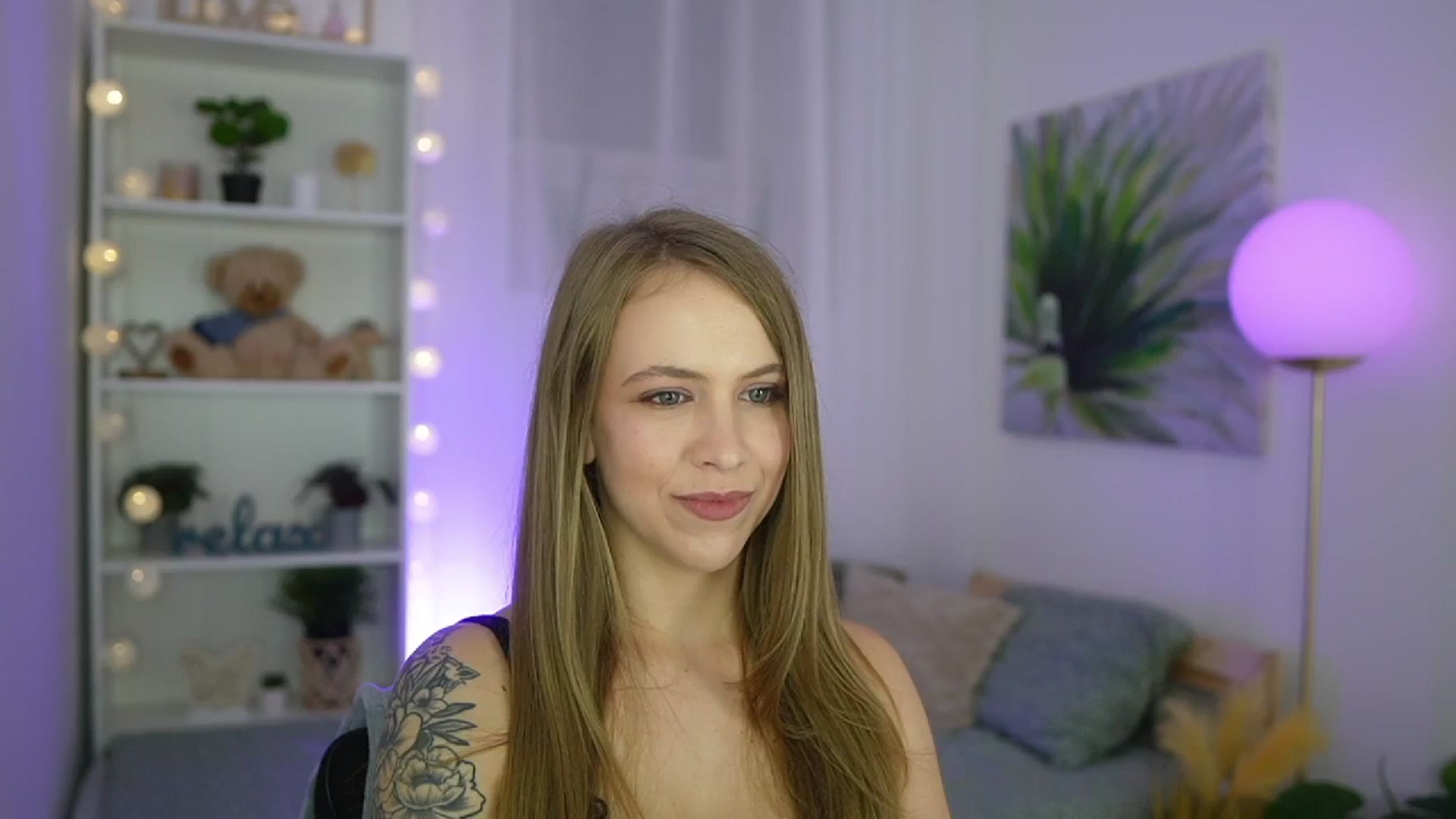 Gallery image thumbnail from Cindy_Grey's myfreecams stream on, 09/09/2025, 19:04 image 3 of 20