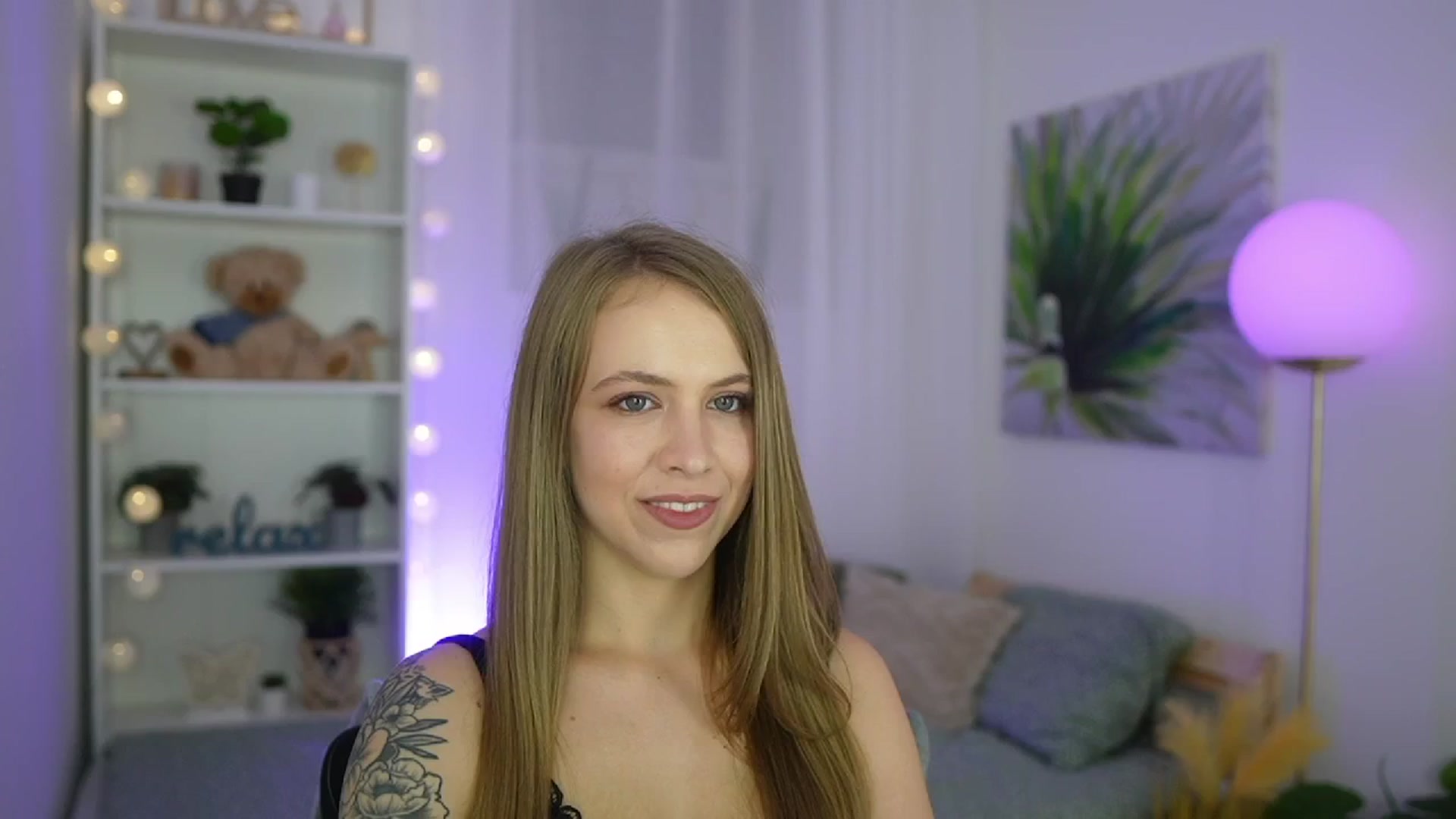 Gallery image thumbnail from Cindy_Grey's myfreecams stream on, 09/09/2025, 20:05 image 17 of 20