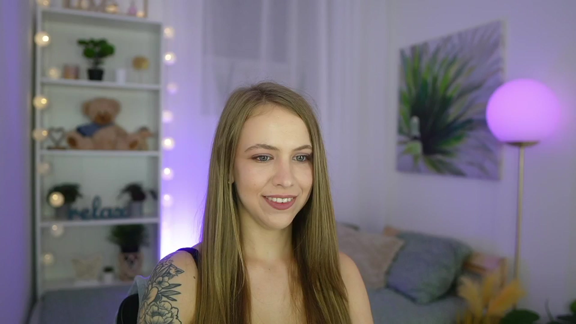 Gallery image thumbnail from Cindy_Grey's myfreecams stream on, 09/09/2025, 20:05 image 2 of 20