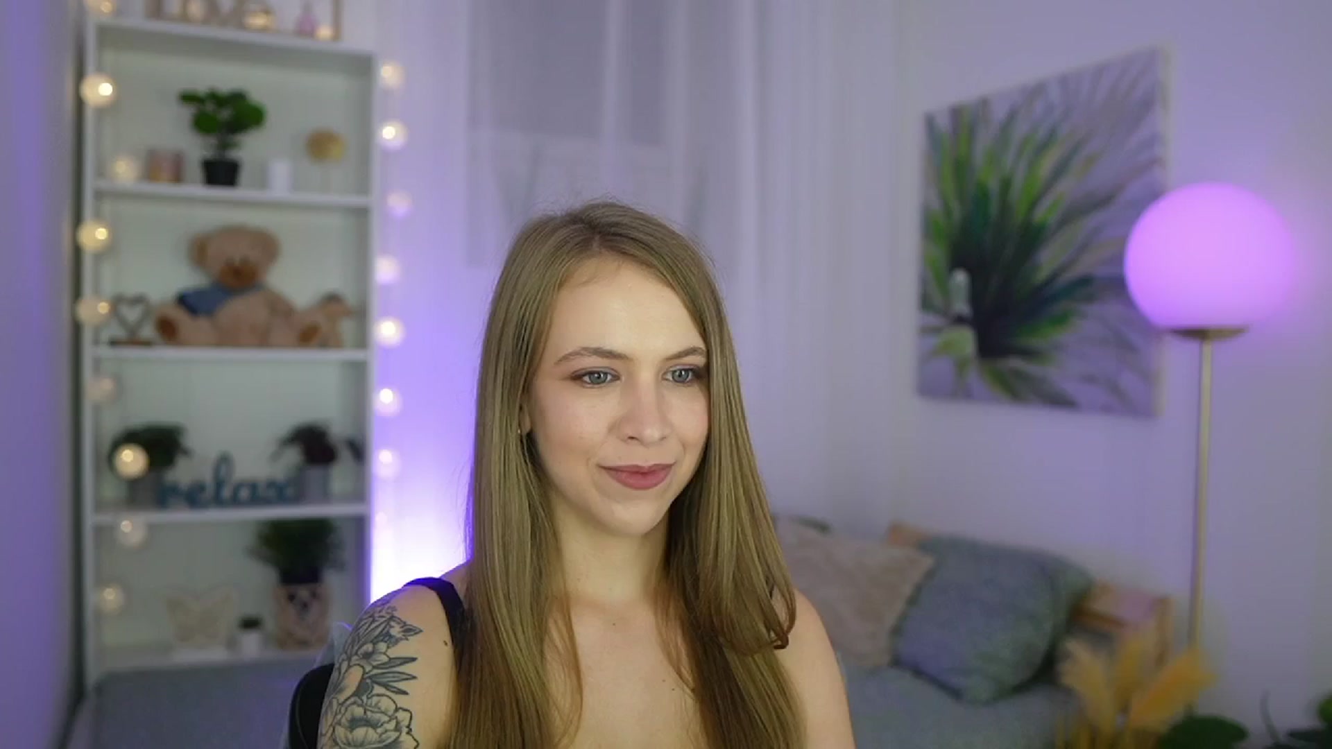 Gallery image thumbnail from Cindy_Grey's myfreecams stream on, 09/09/2025, 20:05 image 15 of 20
