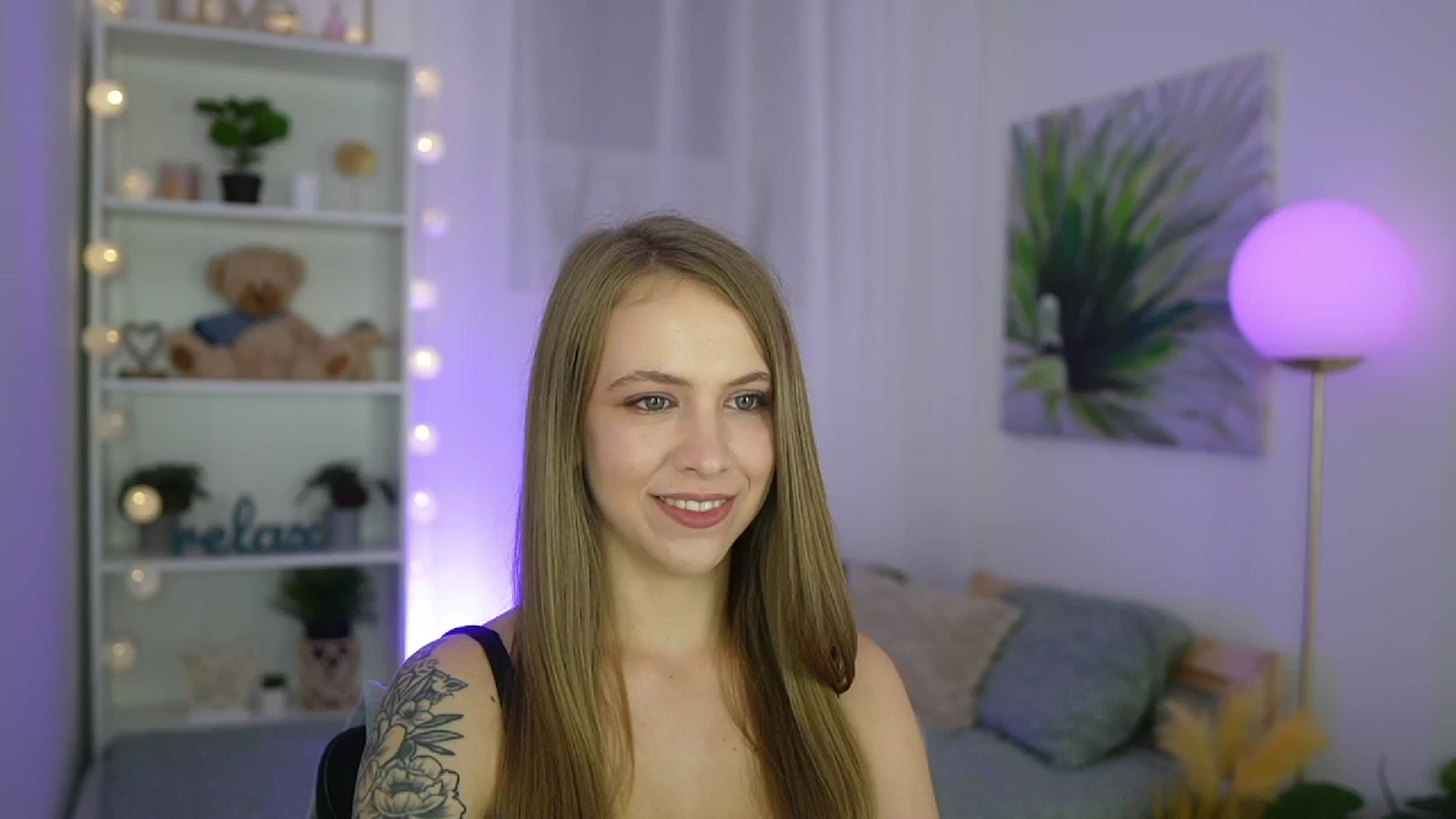 Gallery image thumbnail from Cindy_Grey's myfreecams stream on, 09/09/2025, 20:05 image 14 of 20