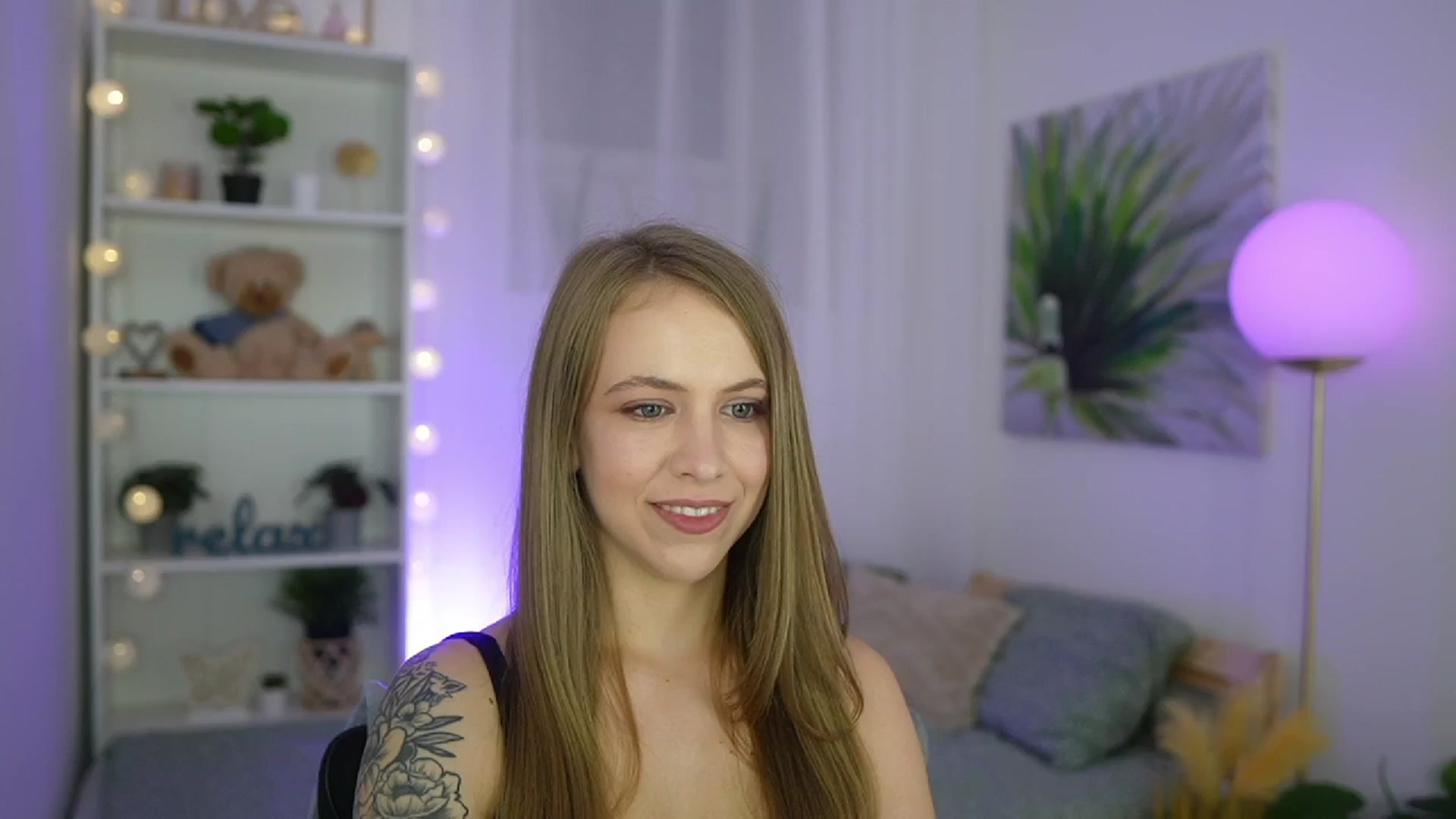 Gallery image thumbnail from Cindy_Grey's myfreecams stream on, 09/09/2025, 20:05 image 16 of 20