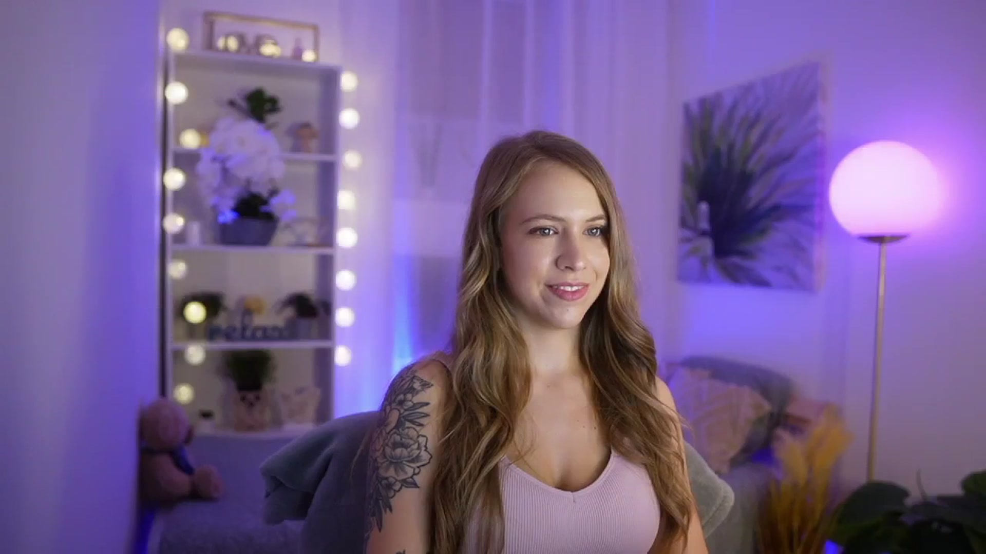 Gallery image thumbnail from Cindy_Grey's myfreecams stream on, 09/15/2025, 20:41 image 16 of 20