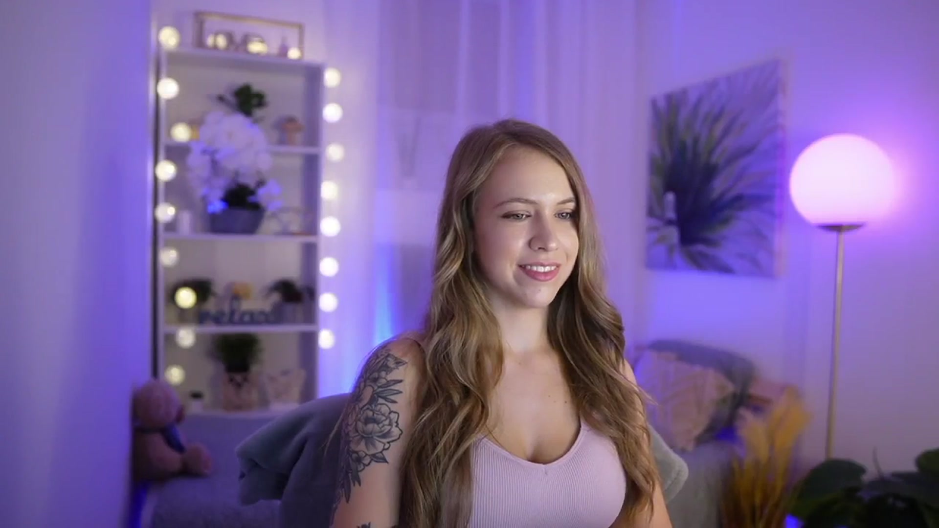 Gallery image thumbnail from Cindy_Grey's myfreecams stream on, 09/15/2025, 20:41 image 15 of 20