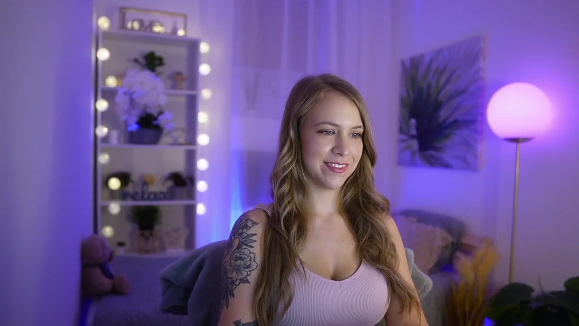 Gallery image thumbnail from Cindy_Grey's myfreecams stream on, 09/15/2025, 20:41 image 2 of 20