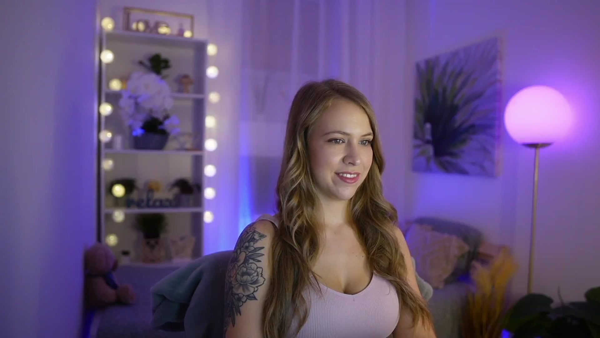 Gallery image thumbnail from Cindy_Grey's myfreecams stream on, 09/15/2025, 20:41 image 3 of 20