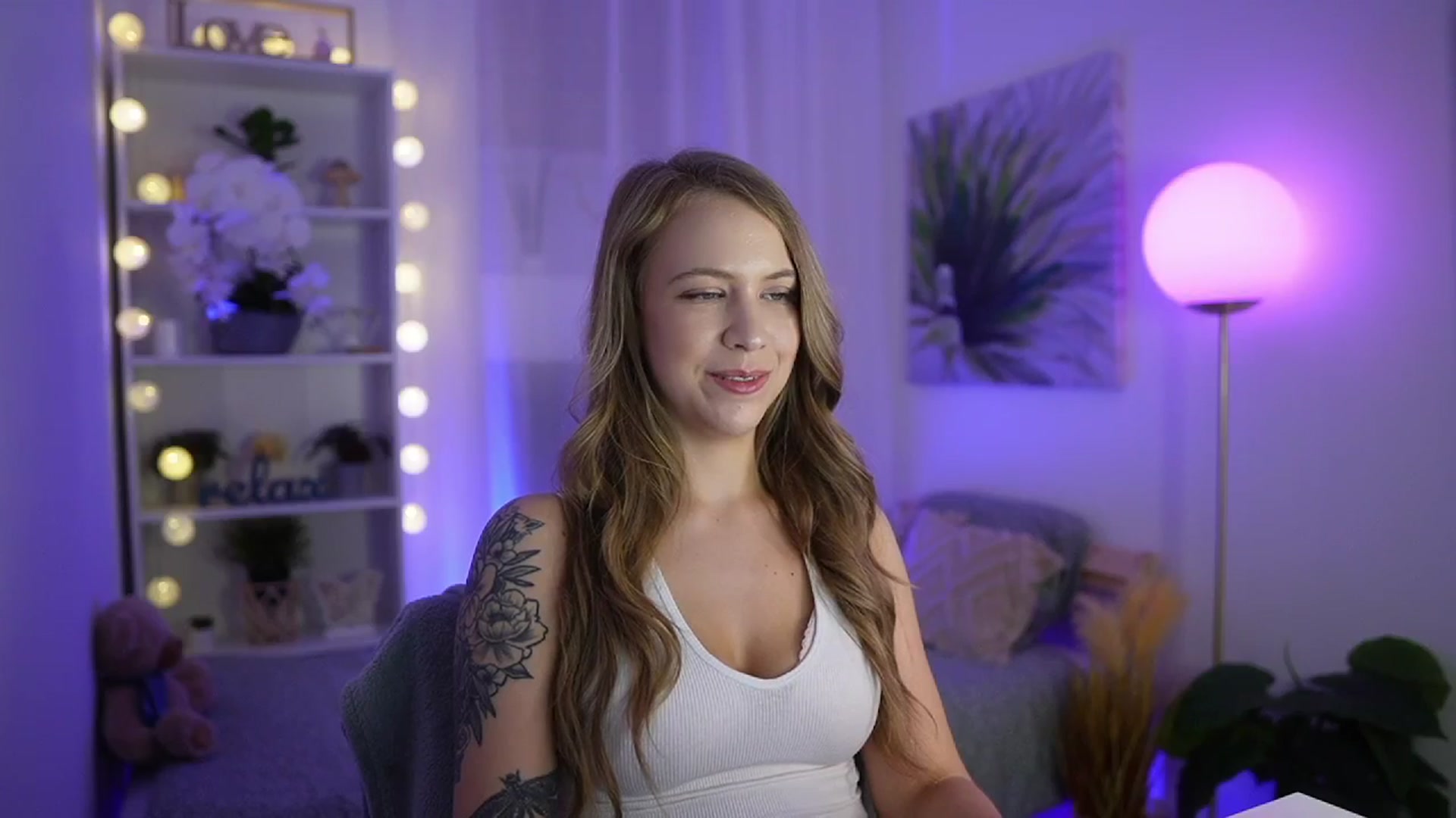 Gallery image thumbnail from Cindy_Grey's myfreecams stream on, 09/17/2025, 20:17 image 20 of 20