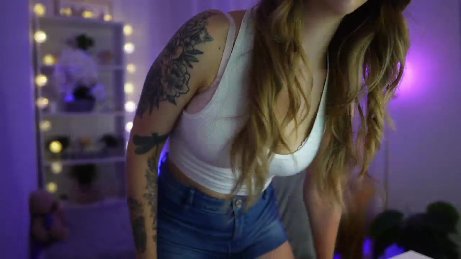 Gallery image thumbnail from Cindy_Grey's myfreecams stream on, 09/17/2025, 20:17 image 7 of 20