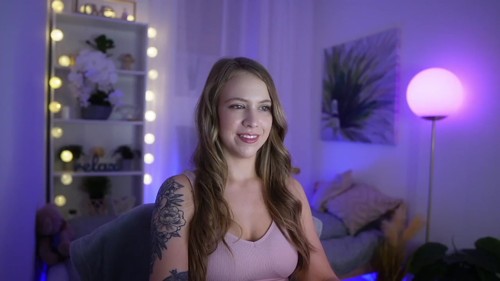 Gallery image thumbnail from Cindy_Grey's myfreecams stream on, 09/20/2025, 20:03 image 18 of 20