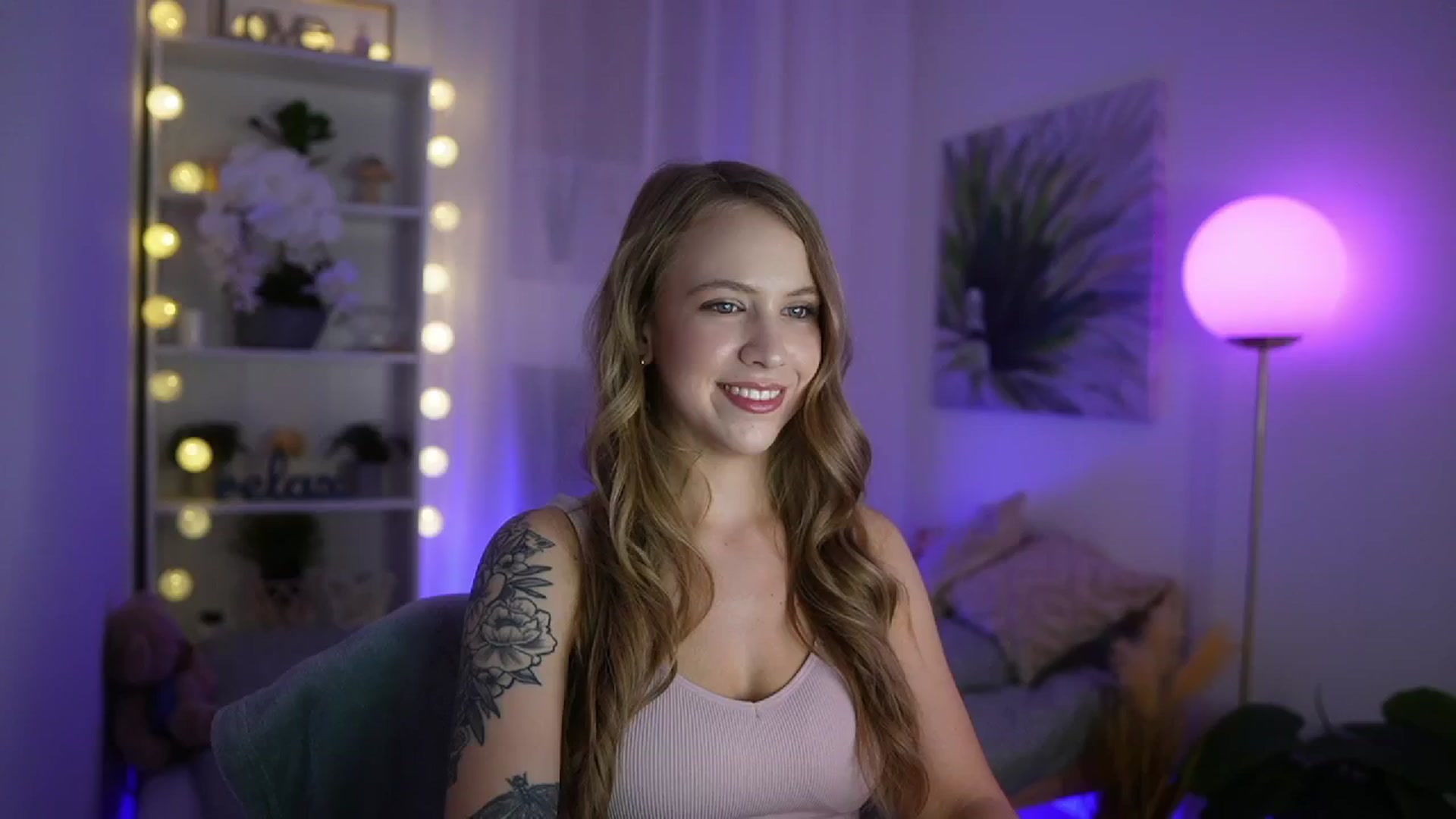 Gallery image thumbnail from Cindy_Grey's myfreecams stream on, 09/20/2025, 20:03 image 2 of 20