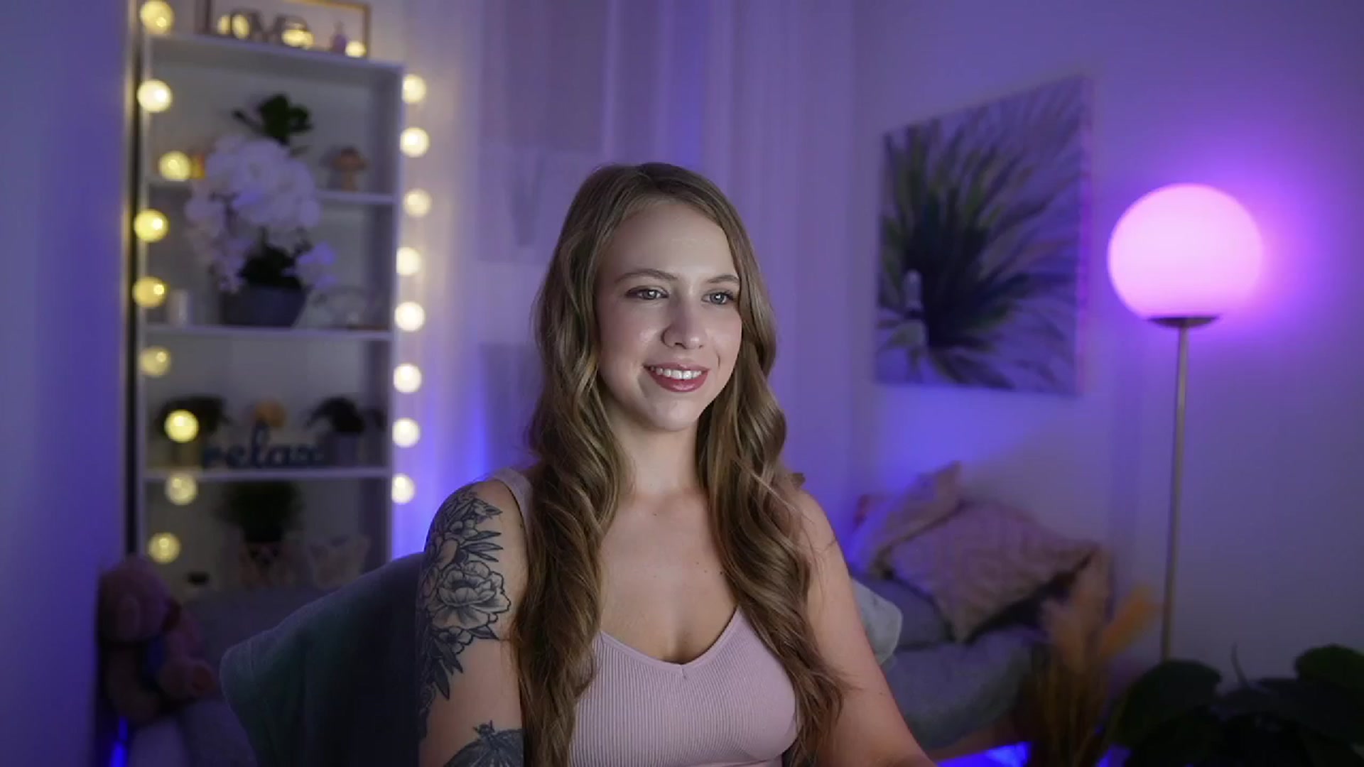 Gallery image thumbnail from Cindy_Grey's myfreecams stream on, 09/20/2025, 20:03 image 10 of 20