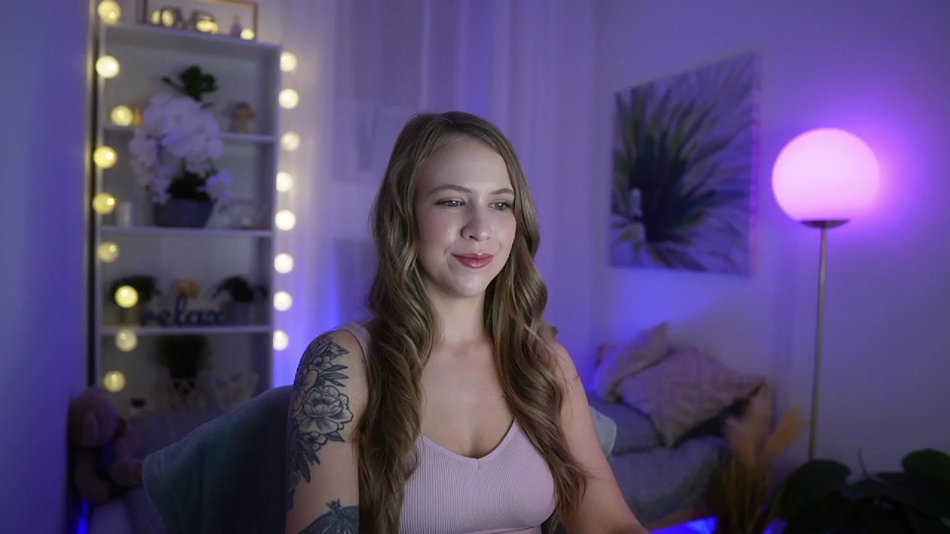 Gallery image thumbnail from Cindy_Grey's myfreecams stream on, 09/20/2025, 20:03 image 9 of 20