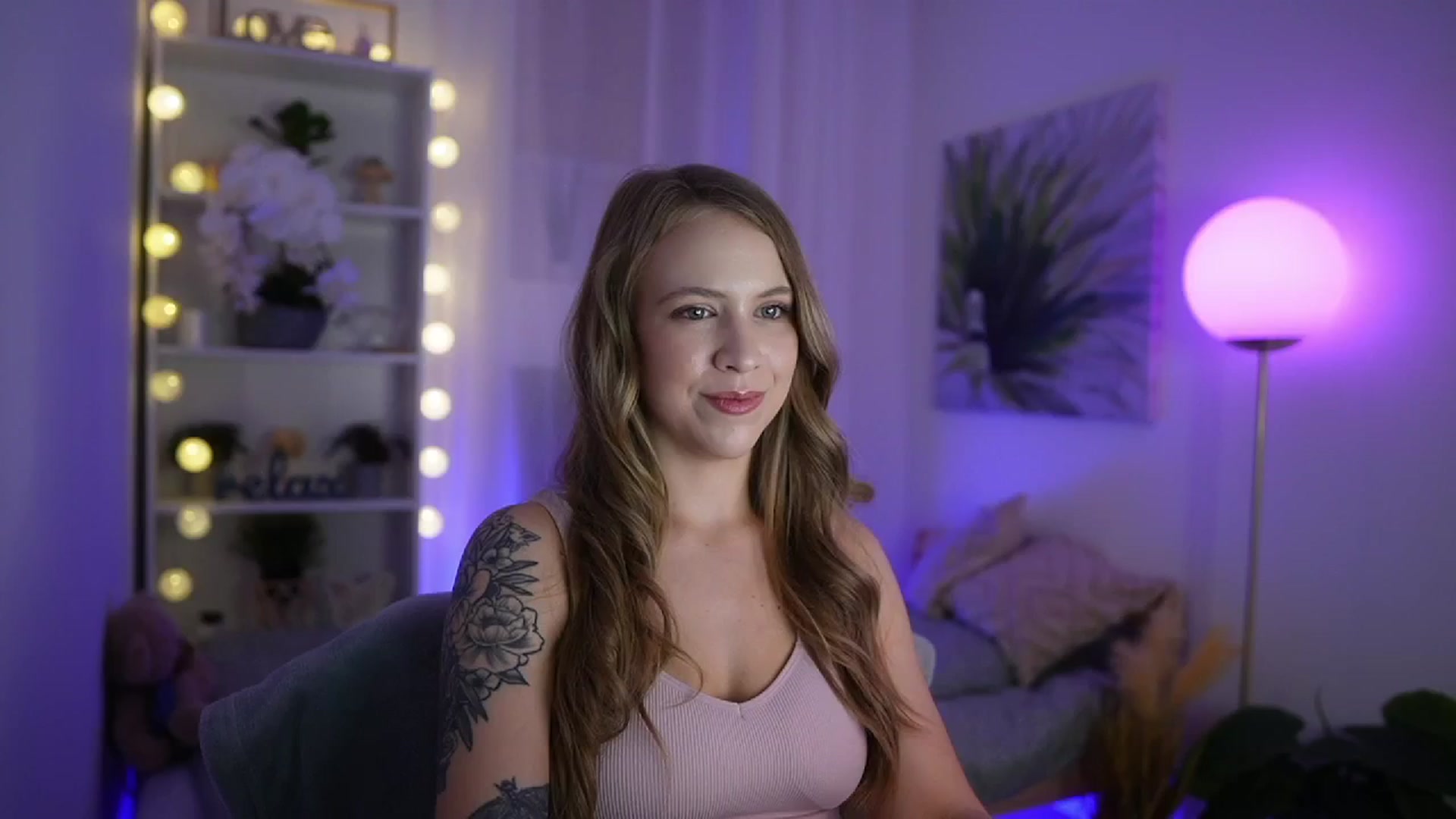 Gallery image thumbnail from Cindy_Grey's myfreecams stream on, 09/20/2025, 20:03 image 17 of 20