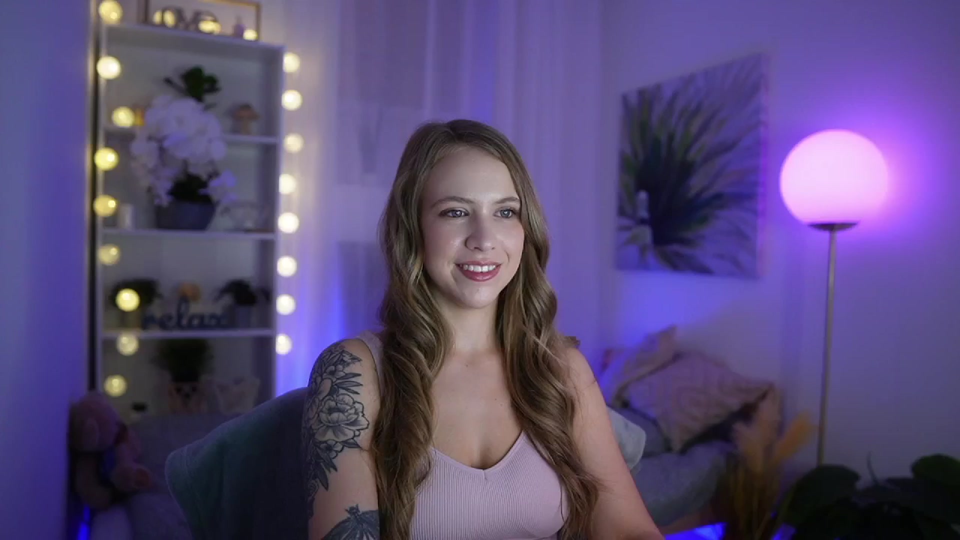 Gallery image thumbnail from Cindy_Grey's myfreecams stream on, 09/20/2025, 20:03 image 12 of 20