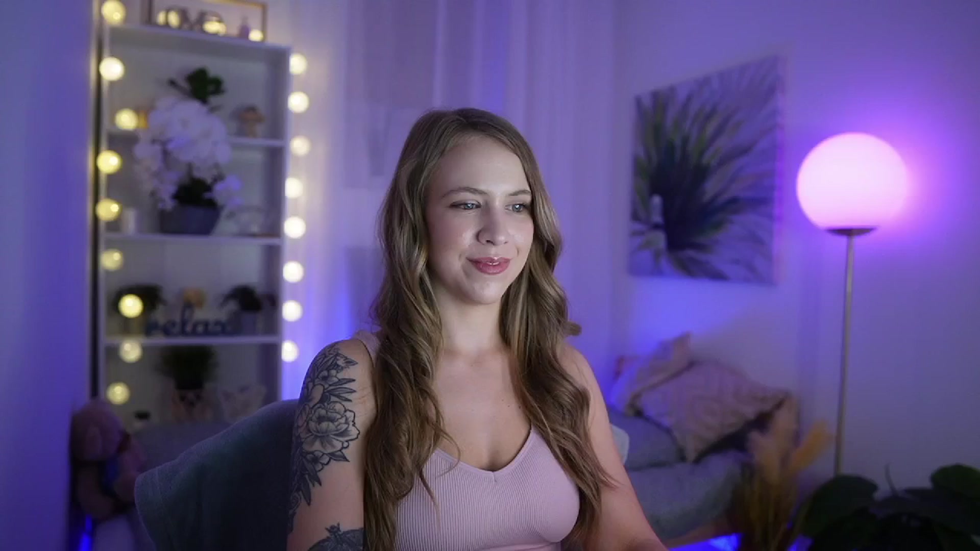 Gallery image thumbnail from Cindy_Grey's myfreecams stream on, 09/20/2025, 20:03 image 16 of 20