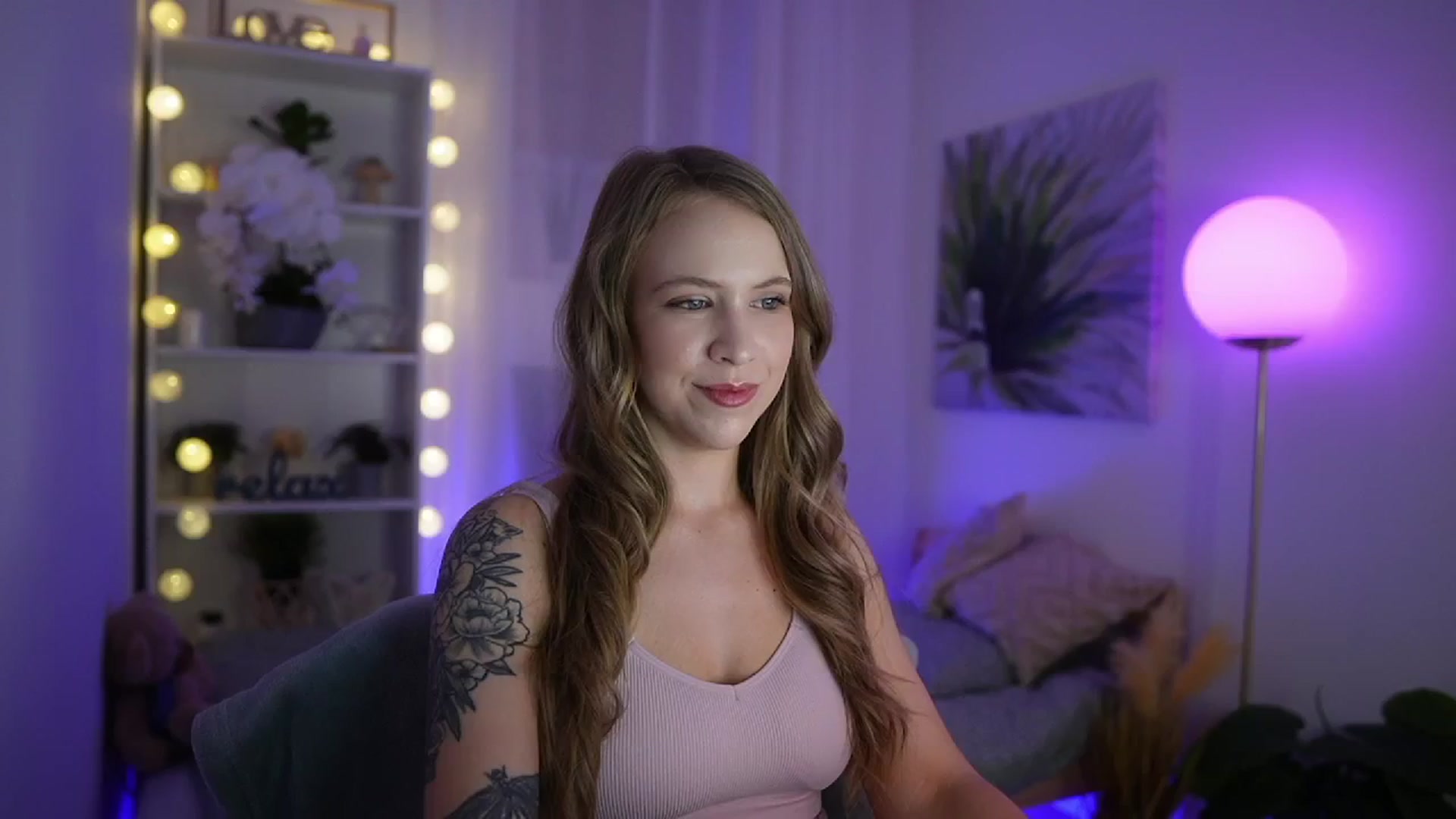 Gallery image thumbnail from Cindy_Grey's myfreecams stream on, 09/20/2025, 20:03 image 6 of 20