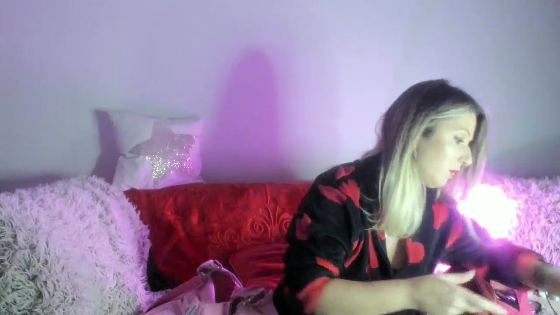 Gallery image thumbnail from Cindydream's myfreecams stream on, 12/29/2024, 16:24 image 12 of 20