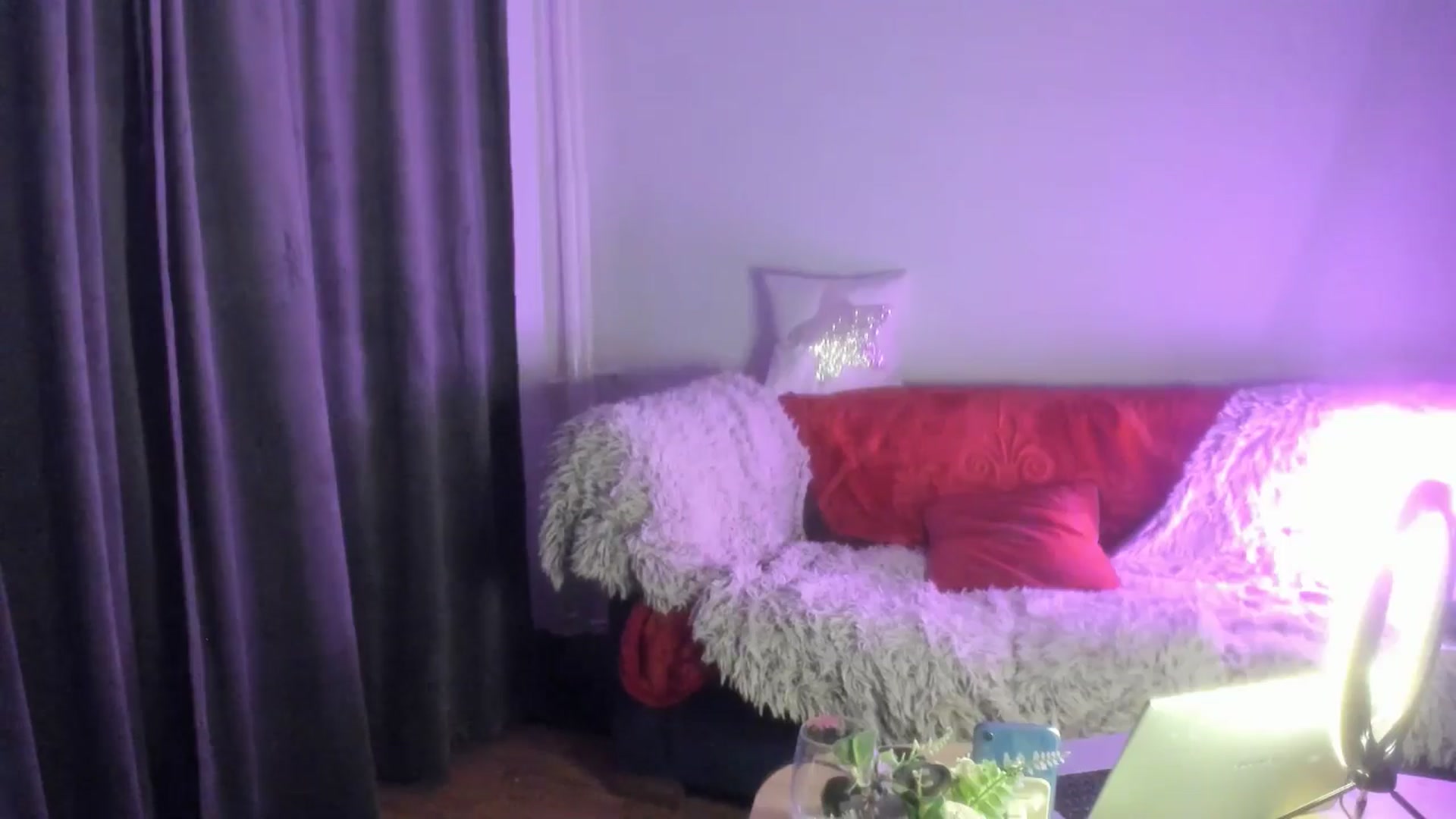 Gallery image thumbnail from Cindydream's myfreecams stream on, 12/29/2024, 16:24 image 15 of 20