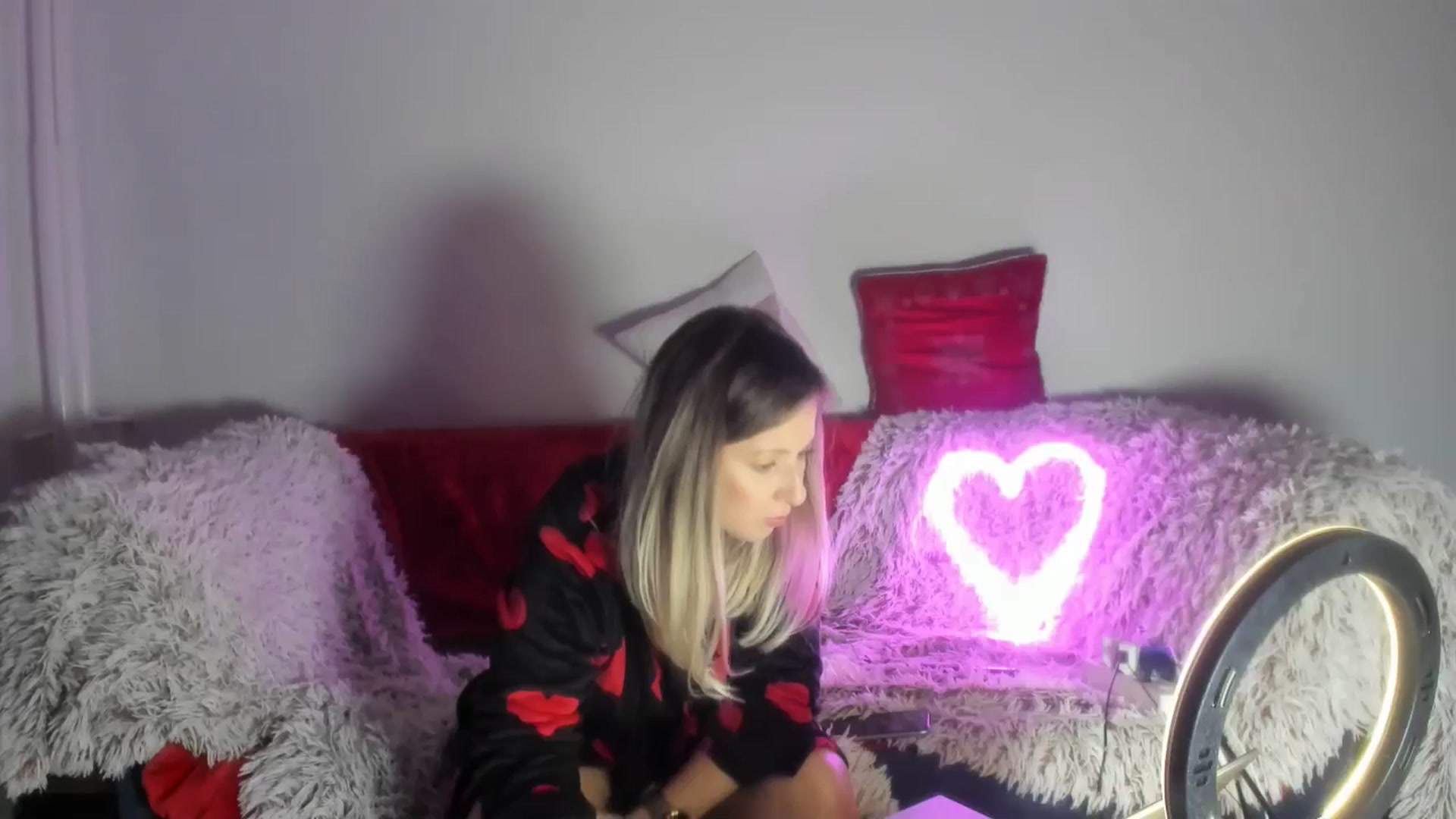 Gallery image thumbnail from Cindydream's myfreecams stream on, 12/29/2024, 19:10 image 16 of 20