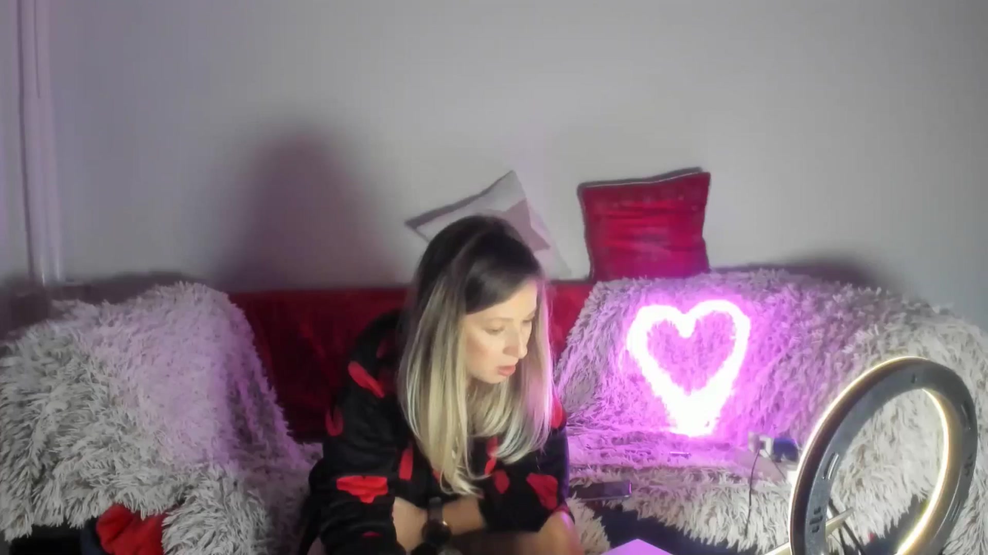 Gallery image thumbnail from Cindydream's myfreecams stream on, 12/29/2024, 19:10 image 18 of 20