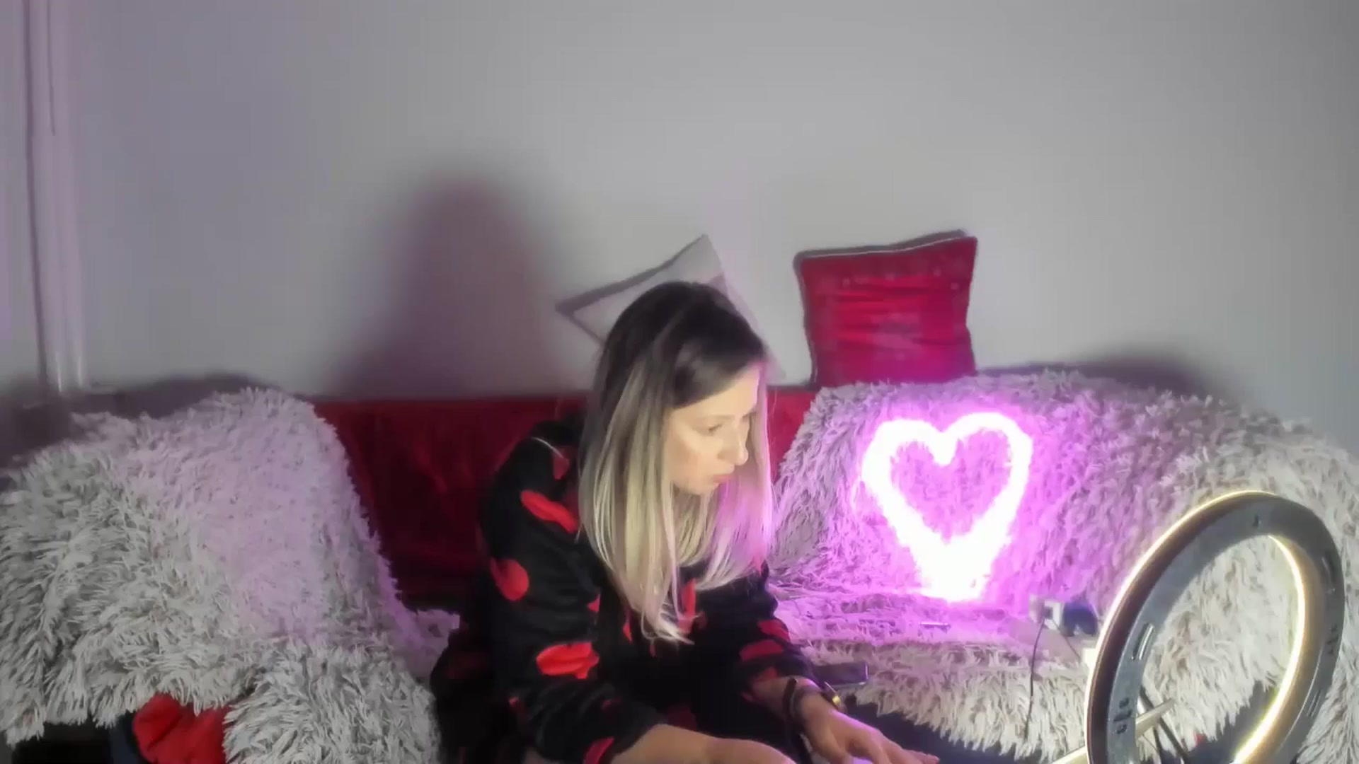 Gallery image thumbnail from Cindydream's myfreecams stream on, 12/29/2024, 19:10 image 13 of 20